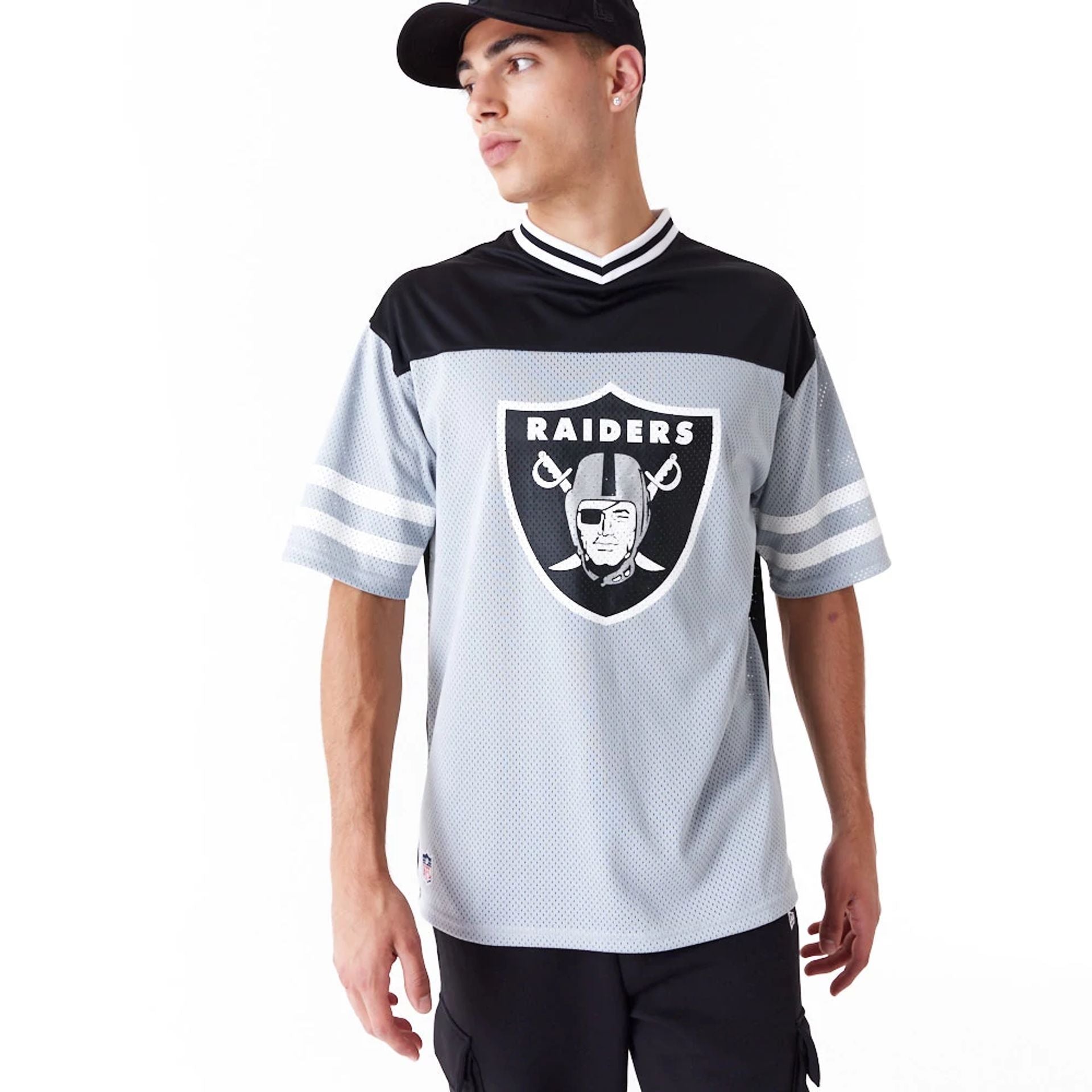 The Male model is wearing Las Vegas Raiders NFL Wordmark Graphic Grey T-Shirt 4