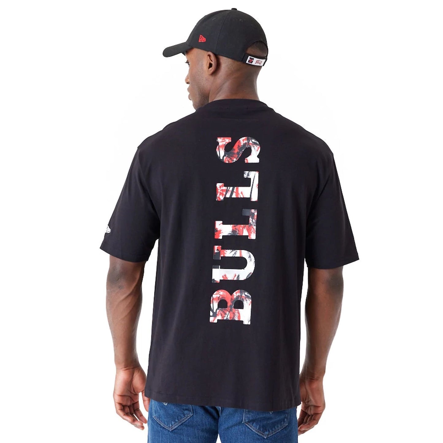 The Male model is wearing Chicago Bulls NBA Large Infill Black Oversized T-Shirt 3