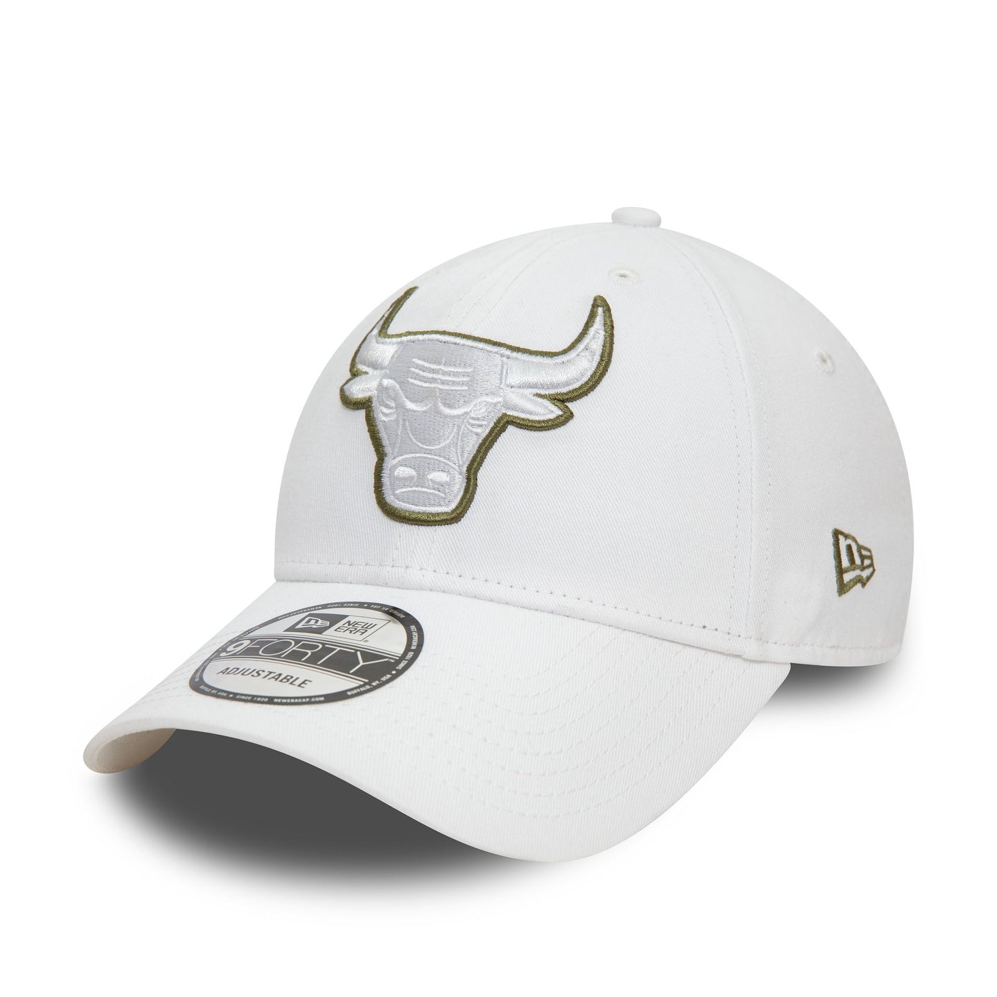 This is a Chicago Bulls Team Outline White 9FORTY Adjustable Cap 1