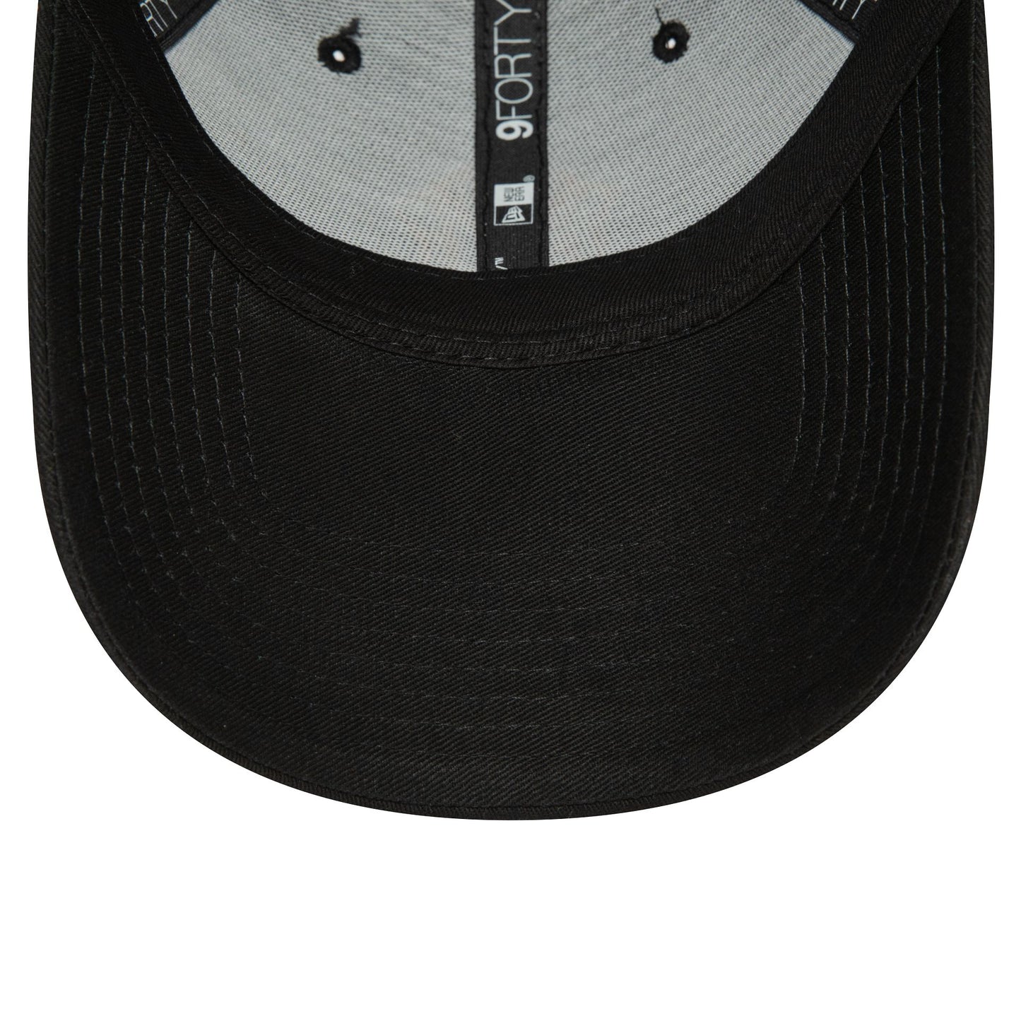 This is a New York Yankees Team Outline Black 9FORTY Adjustable Cap 2