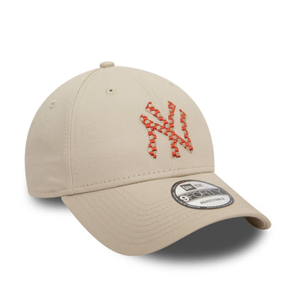 This is a New York Yankees Seasonal Infill Light Beige 9FORTY Adjustable Cap 3