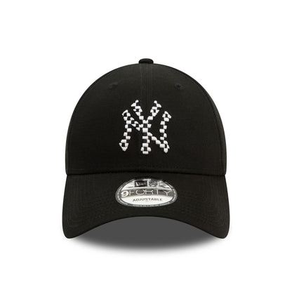 This is a New York Yankees Seasonal Infill Black 9FORTY Adjustable Cap 2