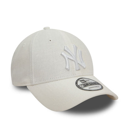 This is a New York Yankees Linen White 9FORTY Adjustable Cap 3