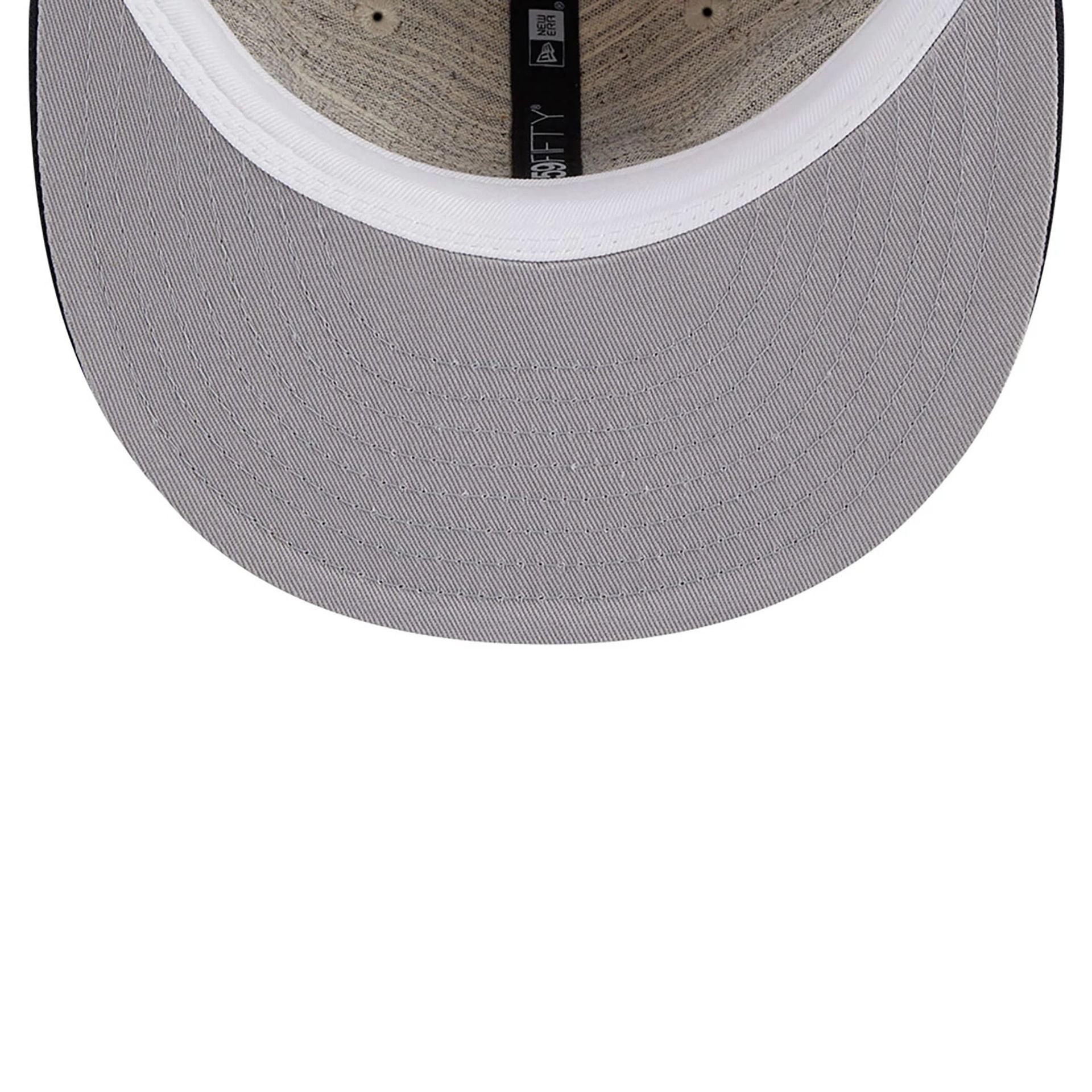 This is a Chicago White Sox Melton Wool Light Beige Retro Crown 59FIFTY Fitted Cap 4