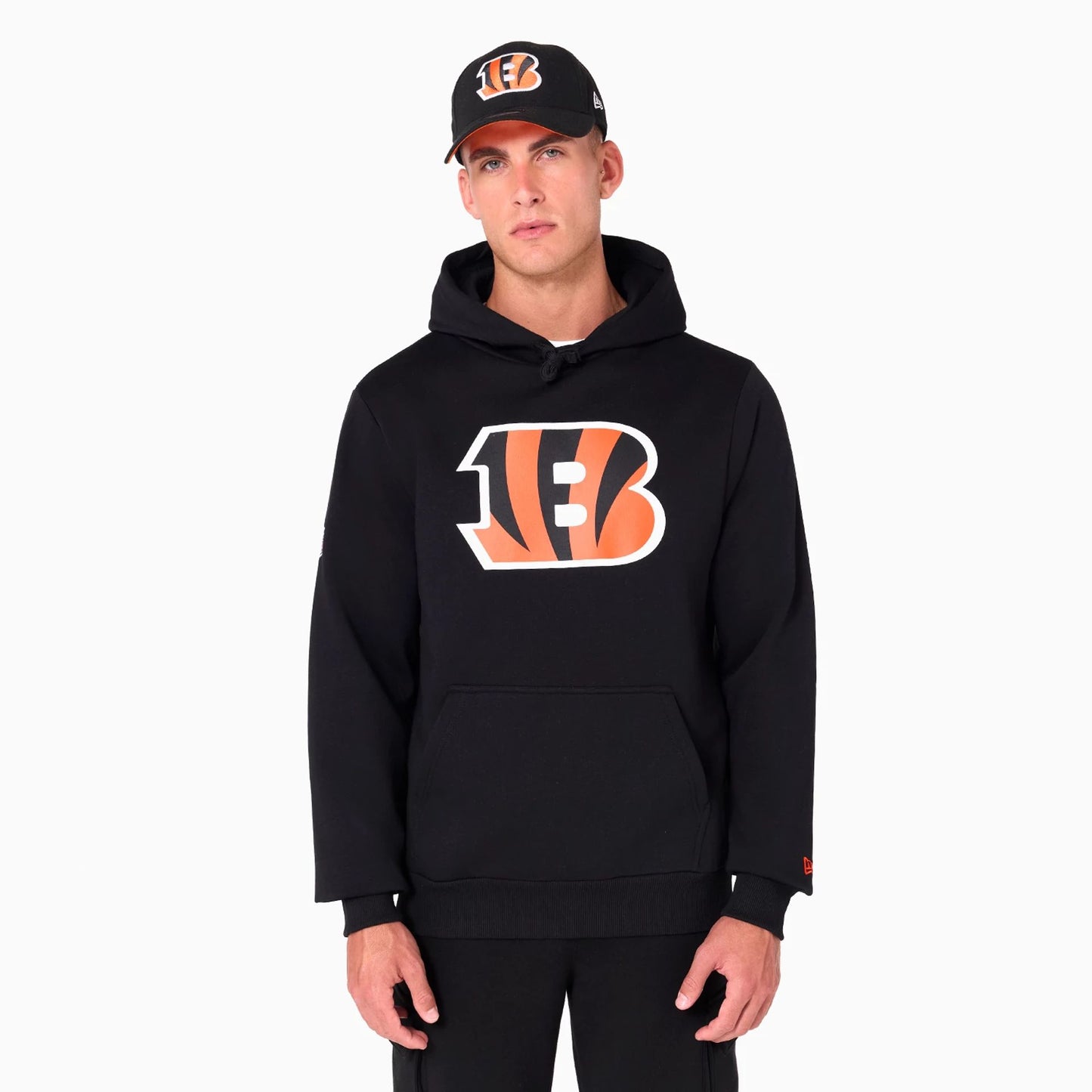 The Male model is wearing Cincinnati Bengals NFL Black Pullover Hoodie 1