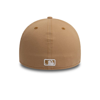 This is a New York Yankees League Essential Beige 39THIRTY A-Frame Stretch Fit Cap 4