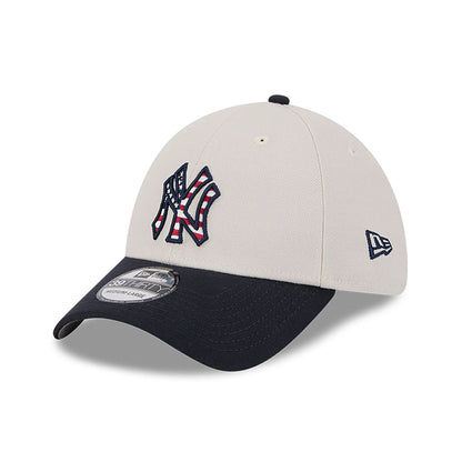 This is a New York Yankees MLB 4th Of July Navy 39THIRTY Stretch Fit Cap 1