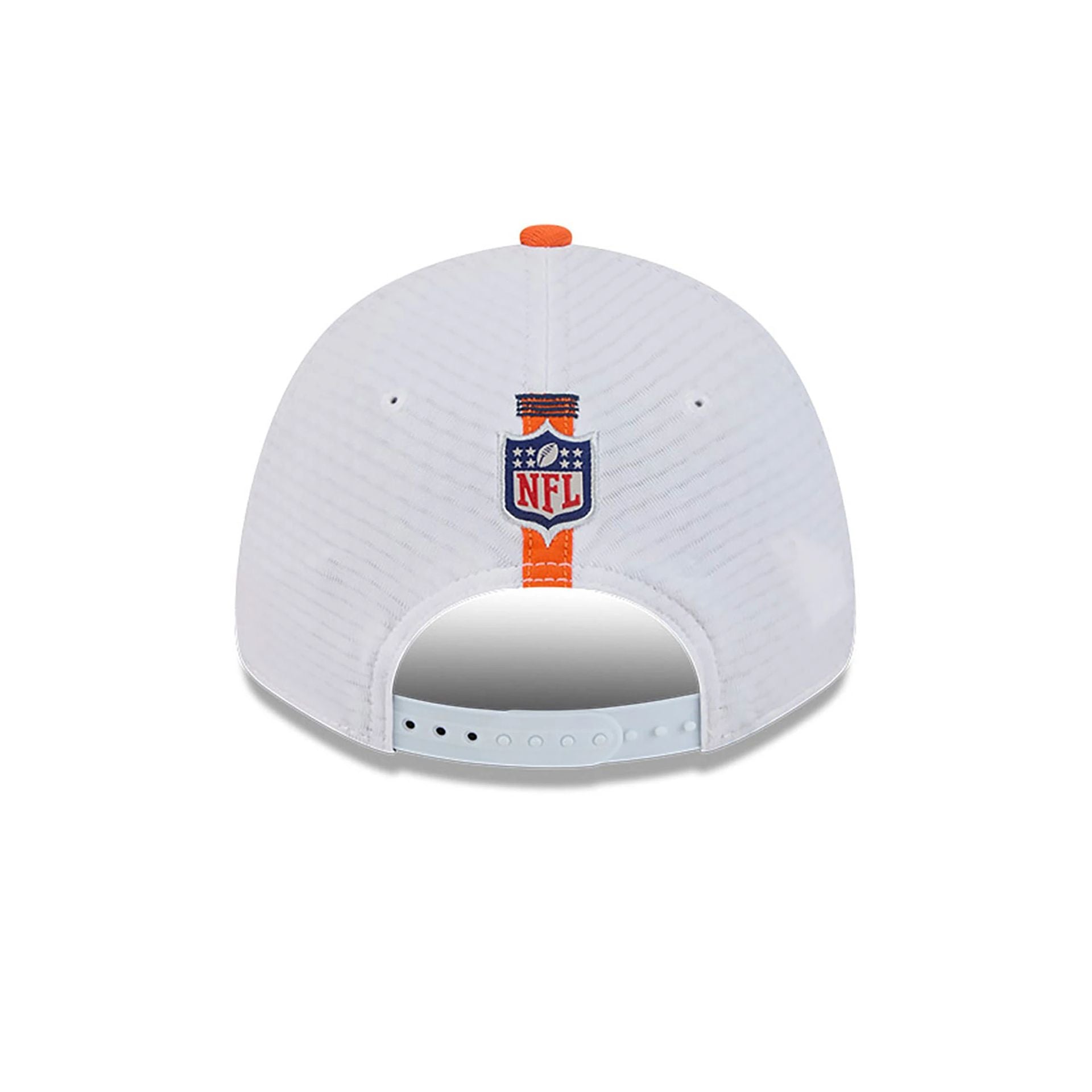 This is a Denver Broncos NFL Training 2024 White 9FORTY Stretch Snap Cap 5