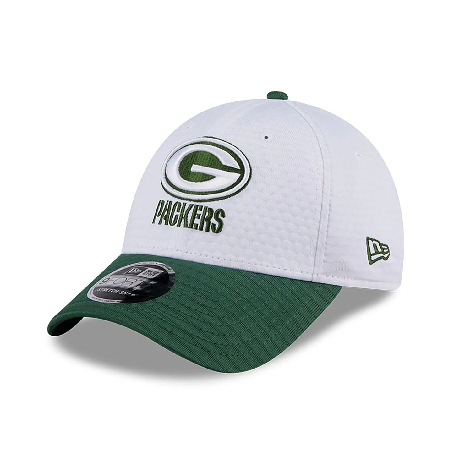 This is a Green Bay Packers NFL Training 2024 White 9FORTY Stretch Snap Cap 1