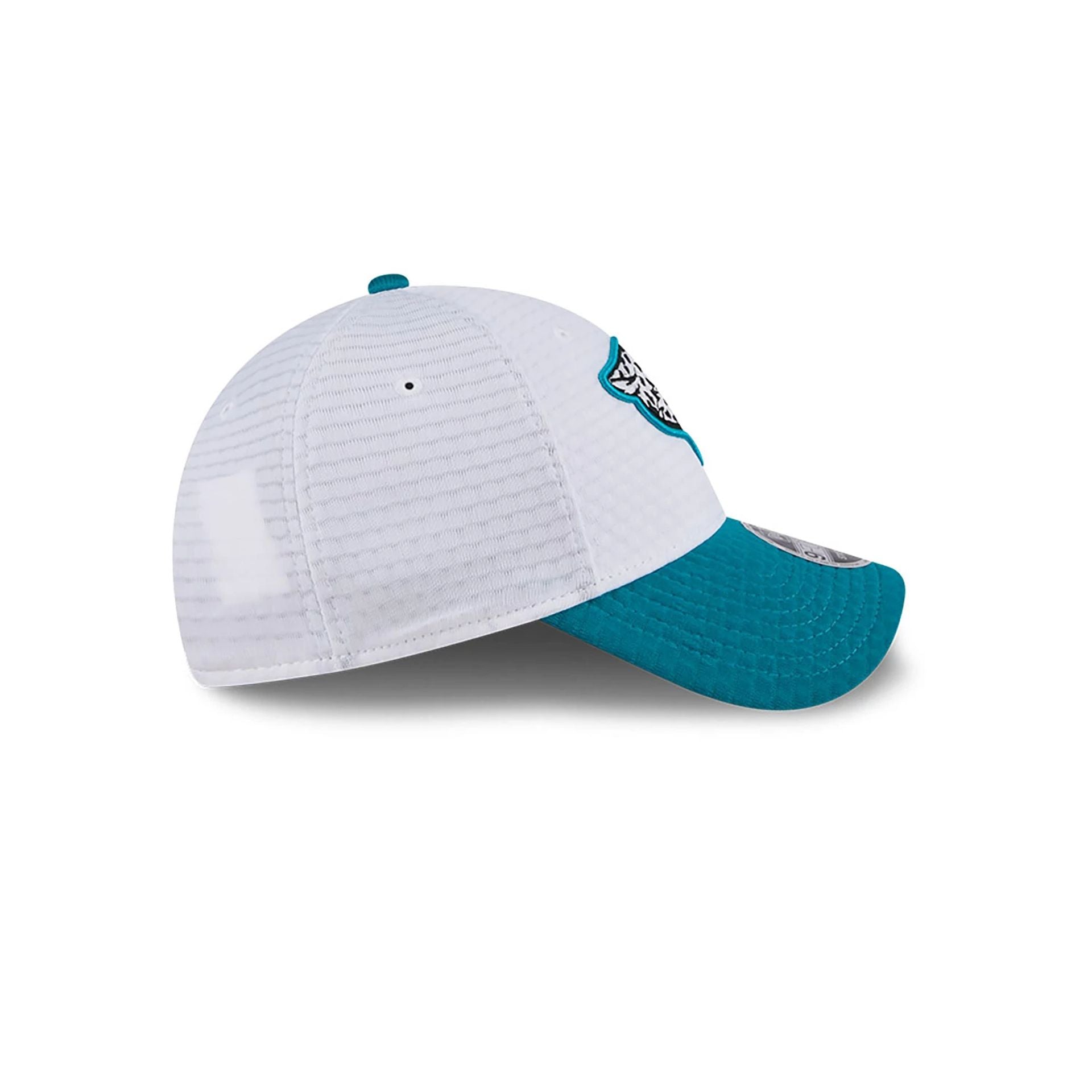 This is a Jacksonville Jaguars NFL Training 2024 White 9FORTY Stretch Snap Cap 6