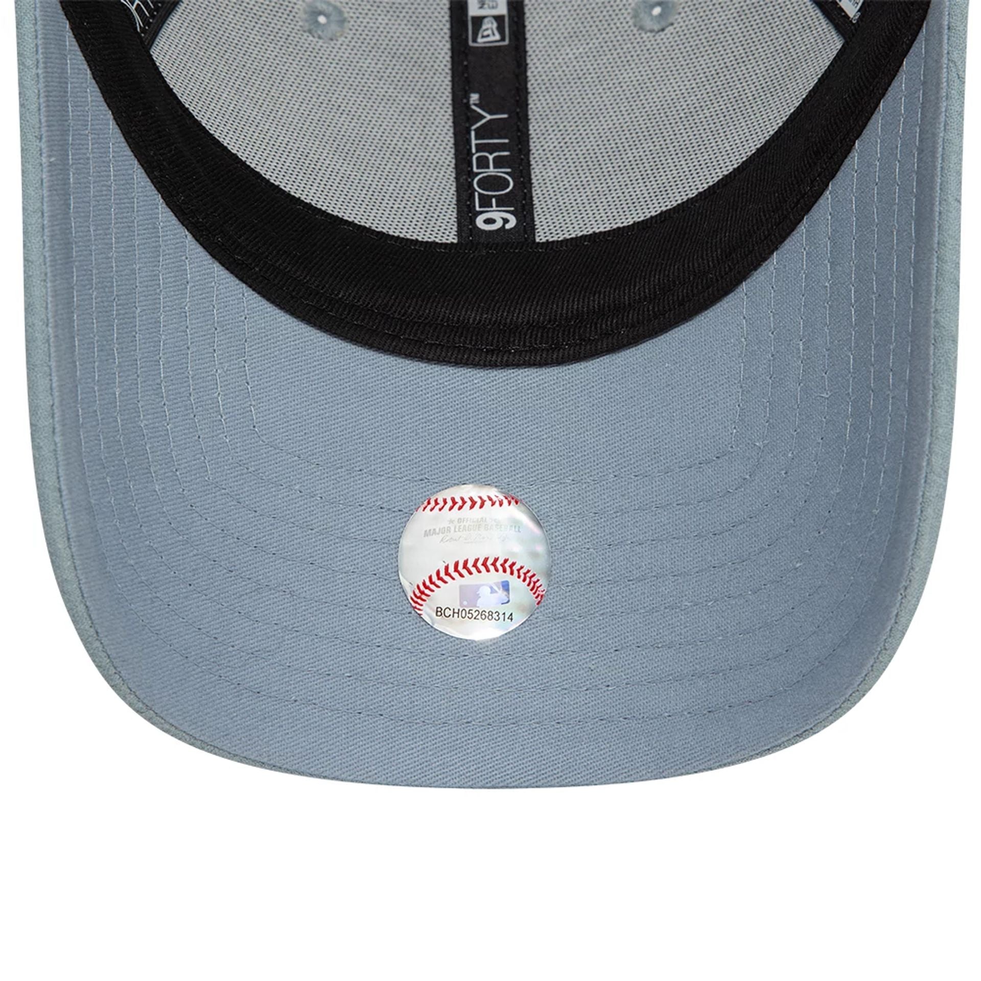 This is a LA Dodgers Womens Bubble Stitch Pastel Blue 9FORTY Adjustable Cap 2