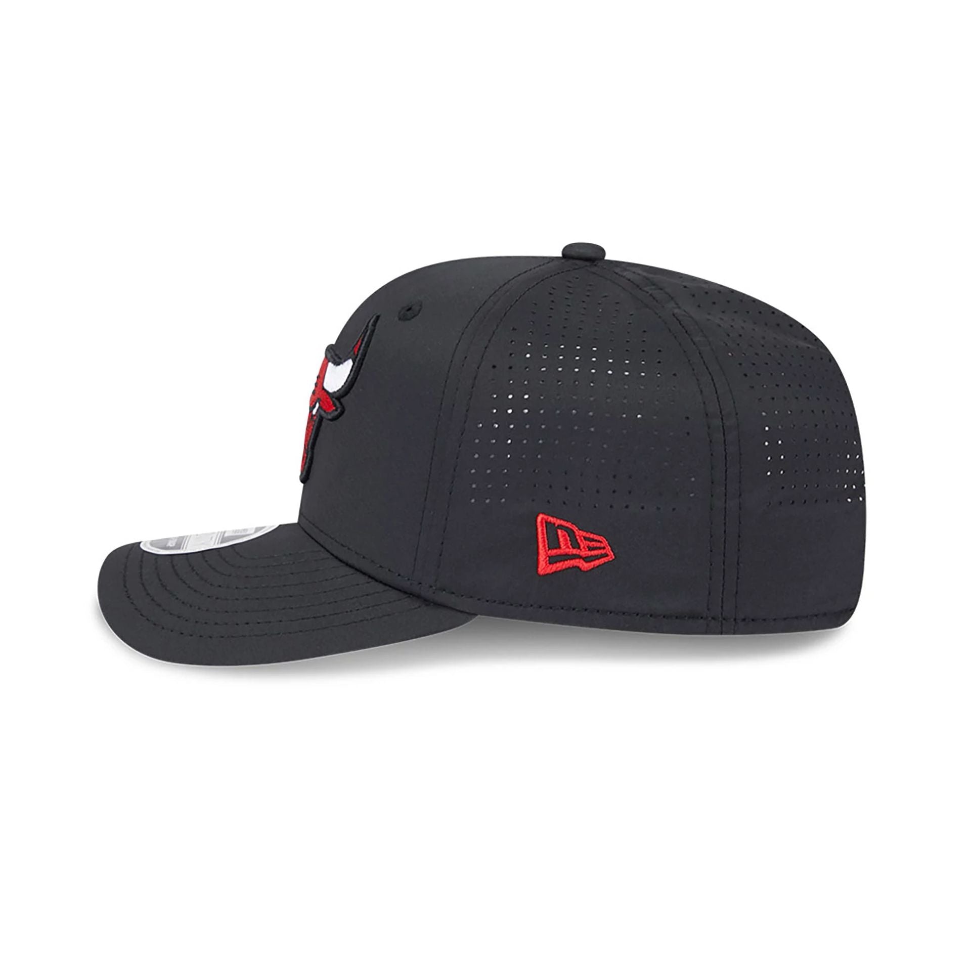 This is a Chicago Bulls AC Performance Black 9SEVENTY Stretch Snap Adjustable Cap 7