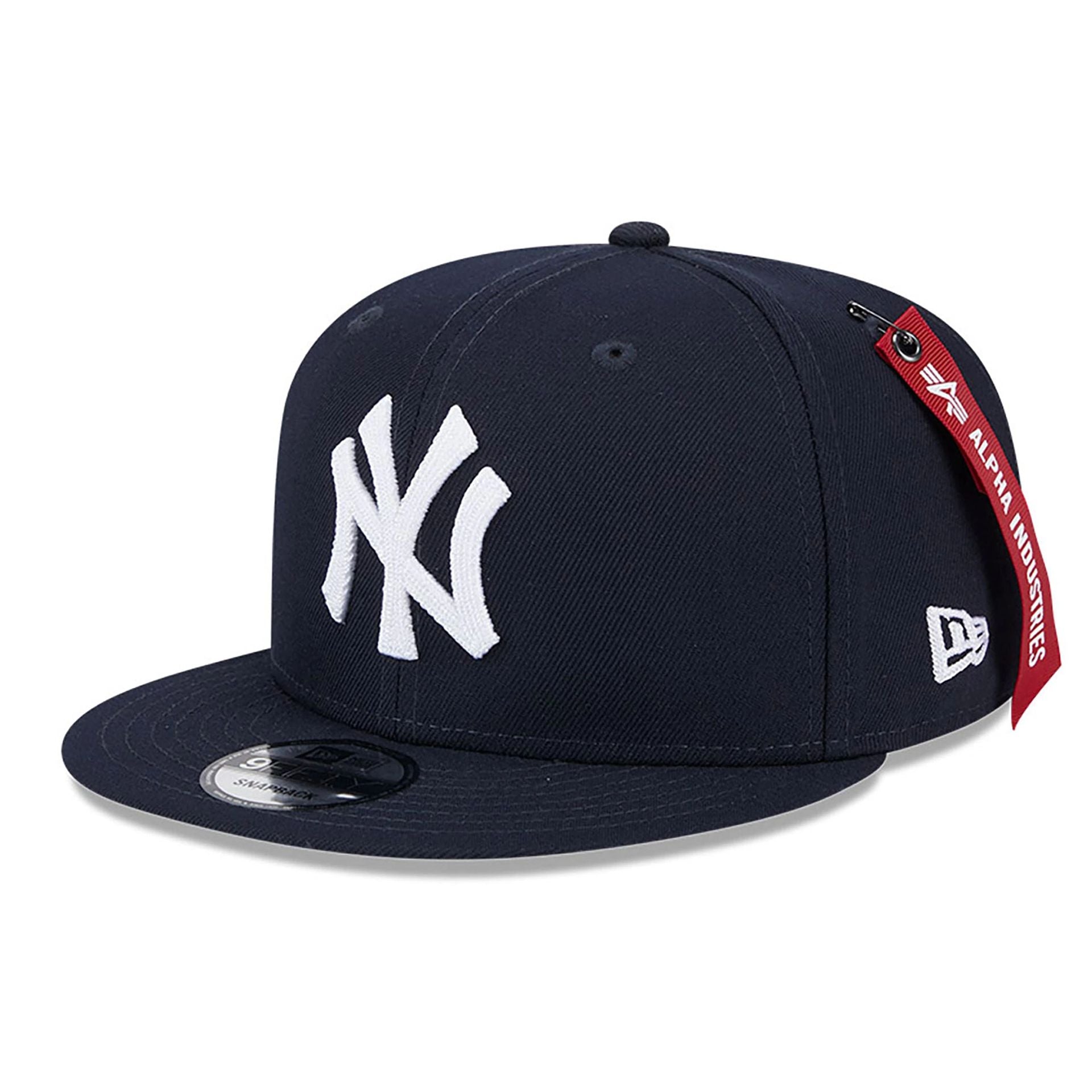 This is a New York Yankees MLB x Alpha Industries Navy 9FIFTY Snapback Adjustable Cap 1