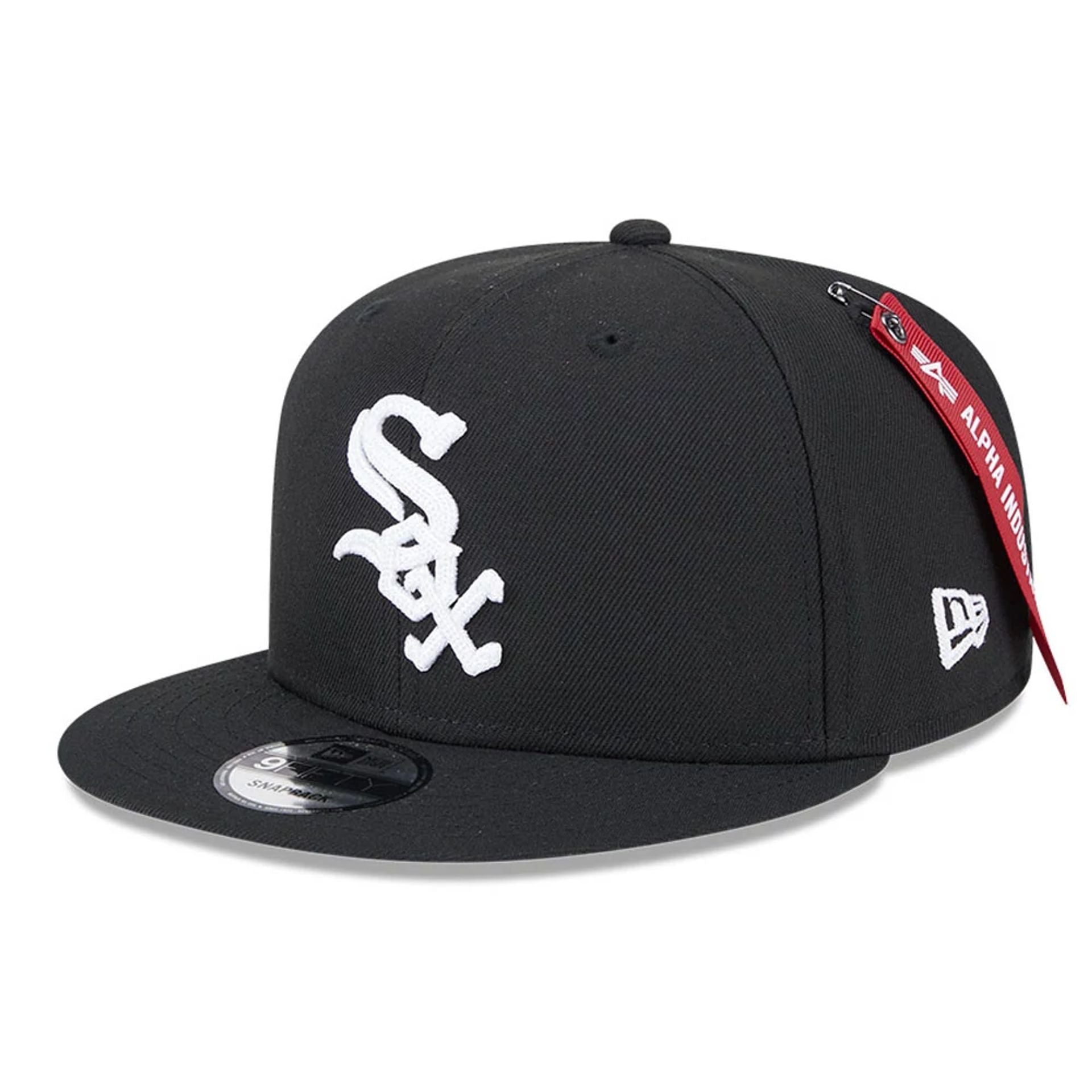 This is a Chicago White Sox MLB x Alpha Industries Black 9FIFTY Snapback Cap 2