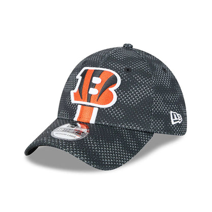 This is a Cincinnati Bengals NFL Sideline 2024 Black 39THIRTY Stretch Fit Cap 3