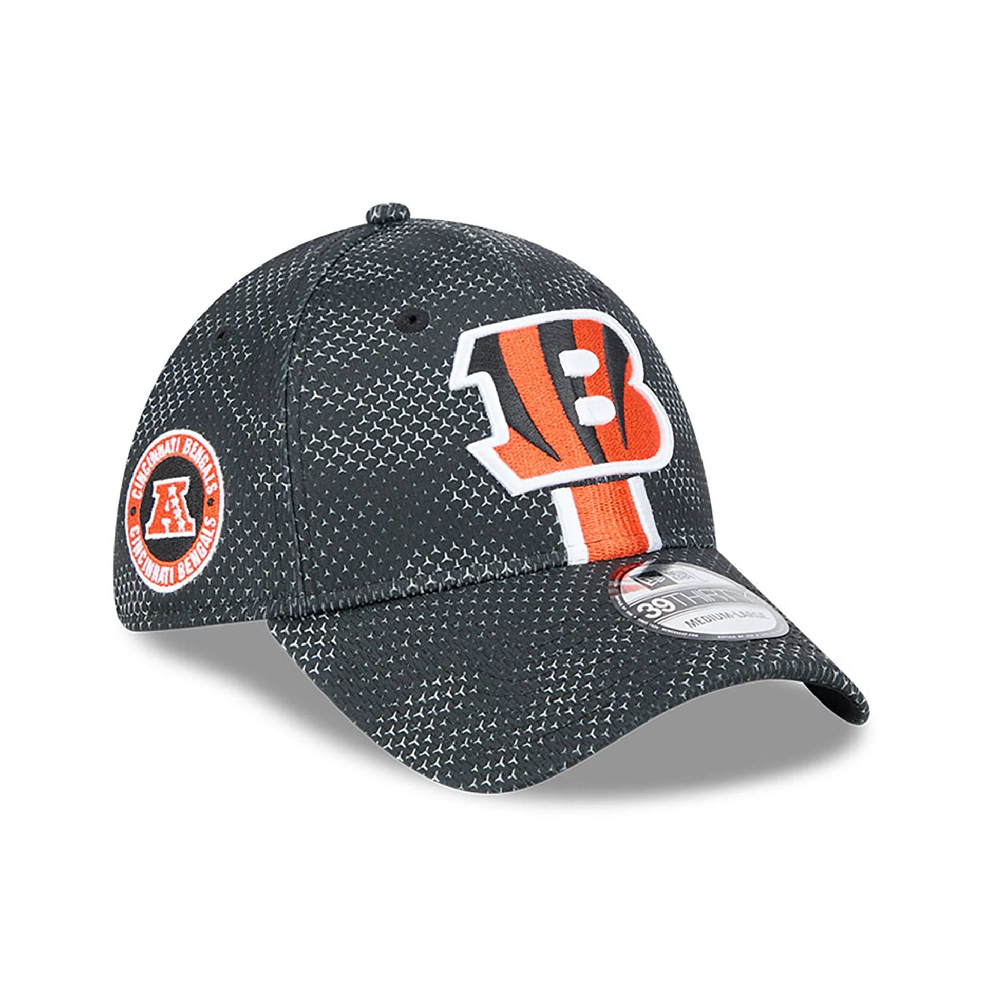 This is a Cincinnati Bengals NFL Sideline 2024 Black 39THIRTY Stretch Fit Cap 1