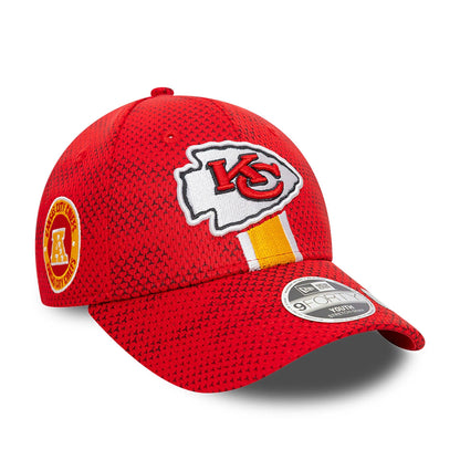 This is a Kansas City Chiefs Youth NFL Sideline 2024 Red 9FORTY Stretch Snap Cap 1