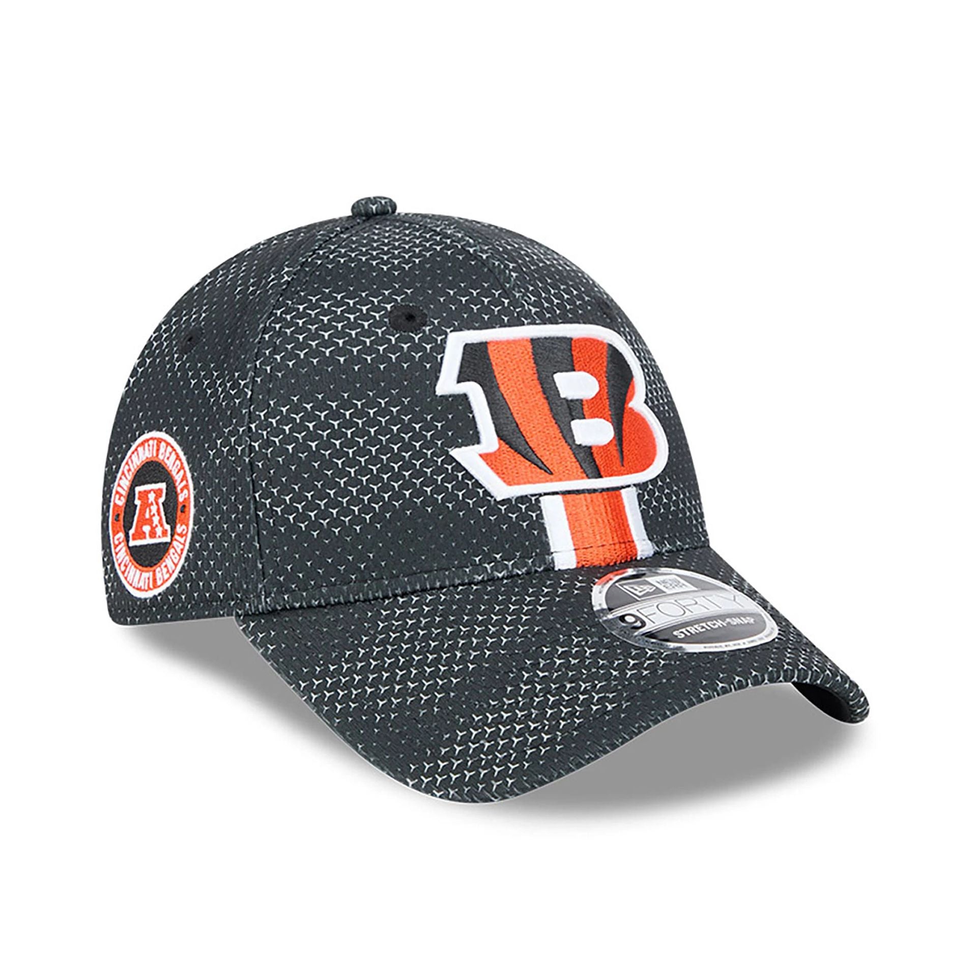 This is a Cincinnati Bengals NFL Sideline 2024 Black 9FORTY Stretch Snap Cap 1