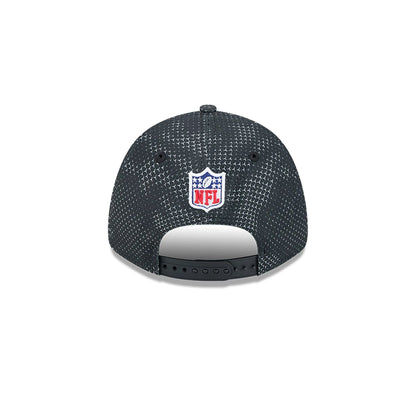 This is a Las Vegas Raiders NFL Sideline 2024 Black 9FORTY Stretch Snap Cap 4