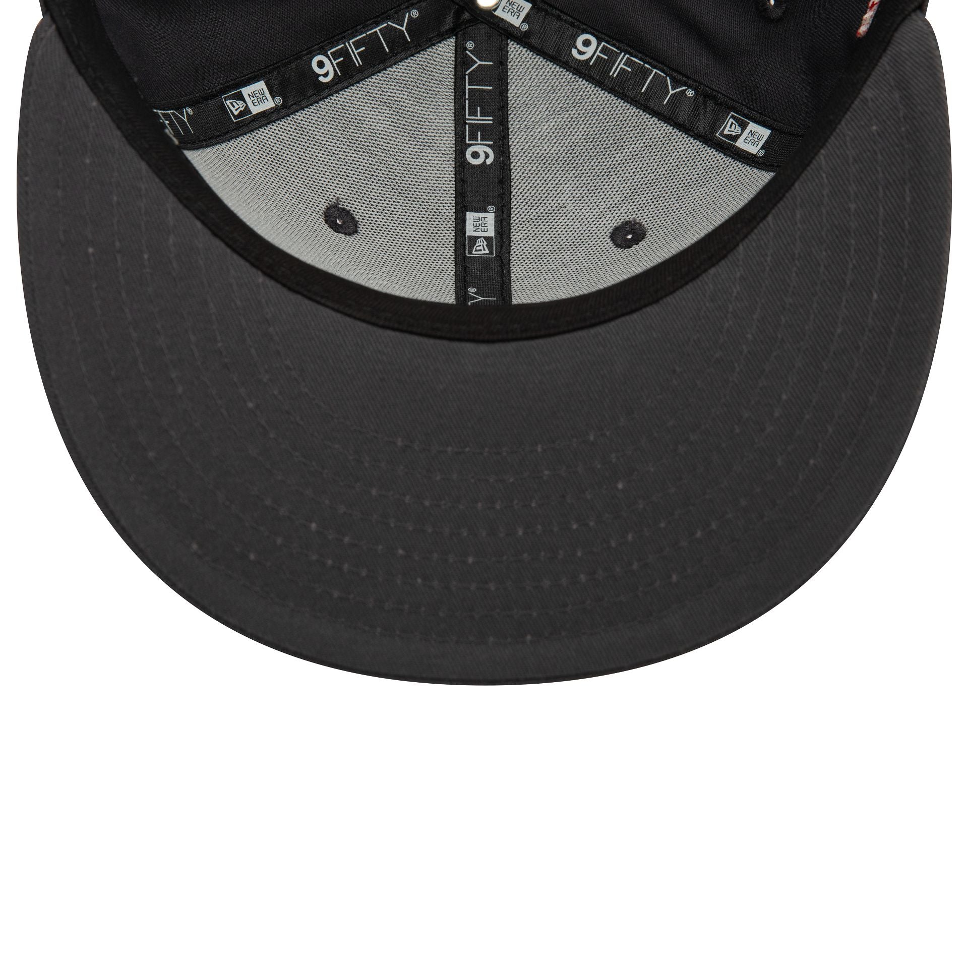 This is a Manchester United FC Chain Stitch Dark Grey 9FIFTY Snapback Cap 5