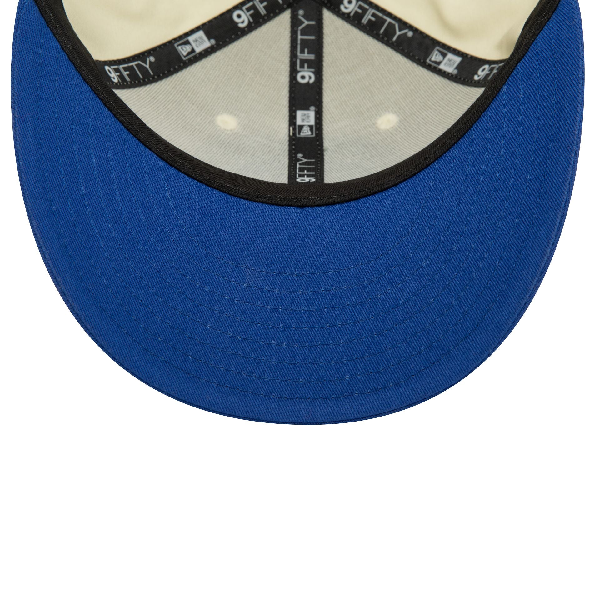 This is a Chelsea FC Lion Crest SW6 Open White Low Profile 9FIFTY Cap 5