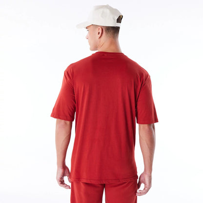 The Male model is wearing New York Yankees League Essential Red Oversized T-Shirt 4