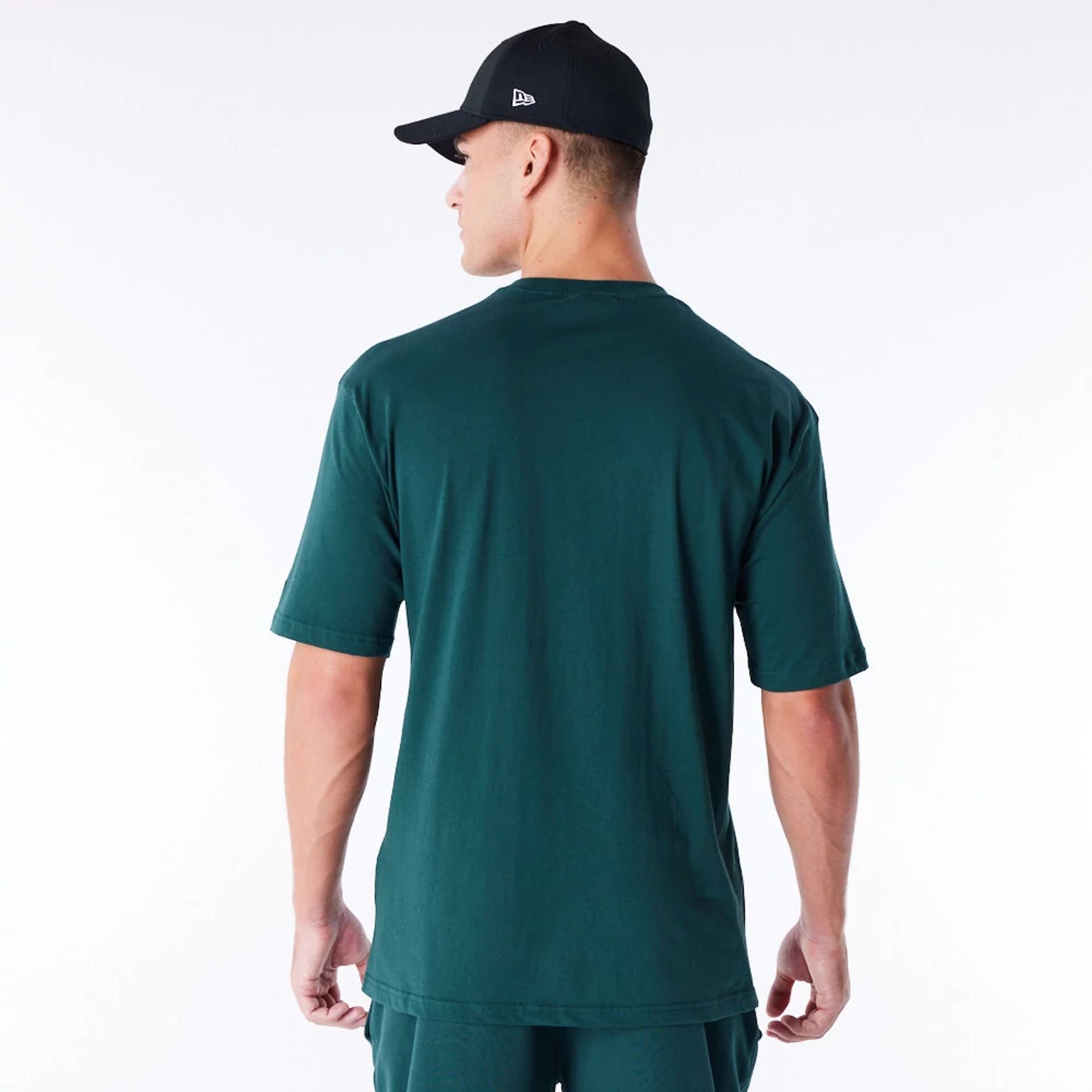 The Male model is wearing Chicago White Sox League Essential Dark Green Oversized T-Shirt 2