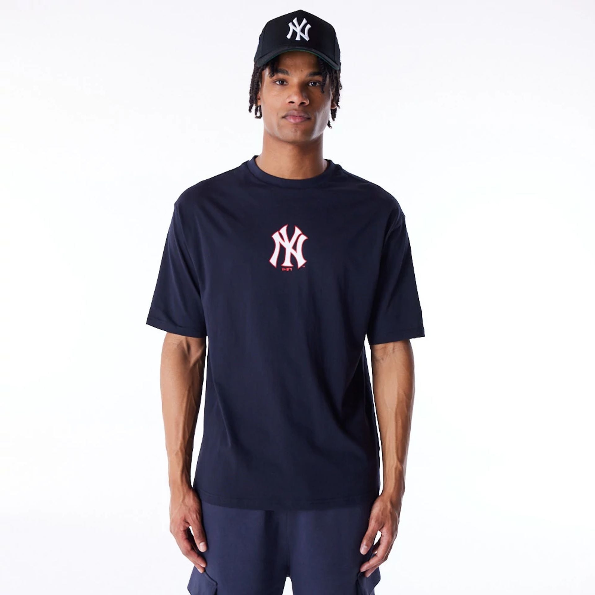 The Male model is wearing New York Yankees MLB World Series Navy Oversized T-Shirt  2