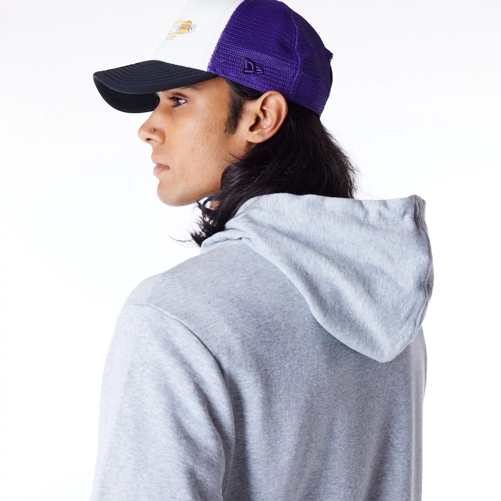 The Male model is wearing LA Lakers Script Grey Pullover Hoodie 4