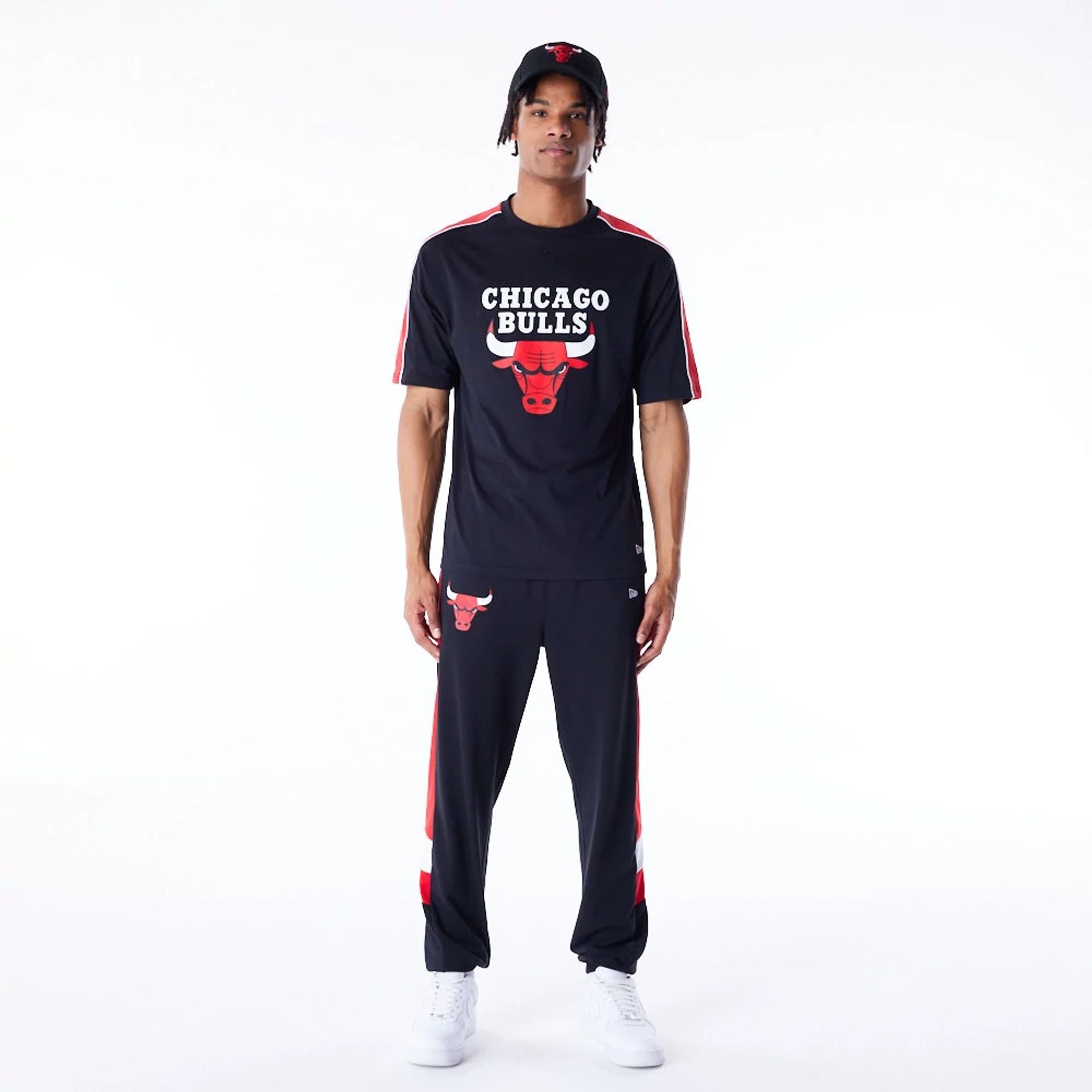 The Male model is wearing Chicago Bulls NBA Panel Black Oversized T-Shirt  8