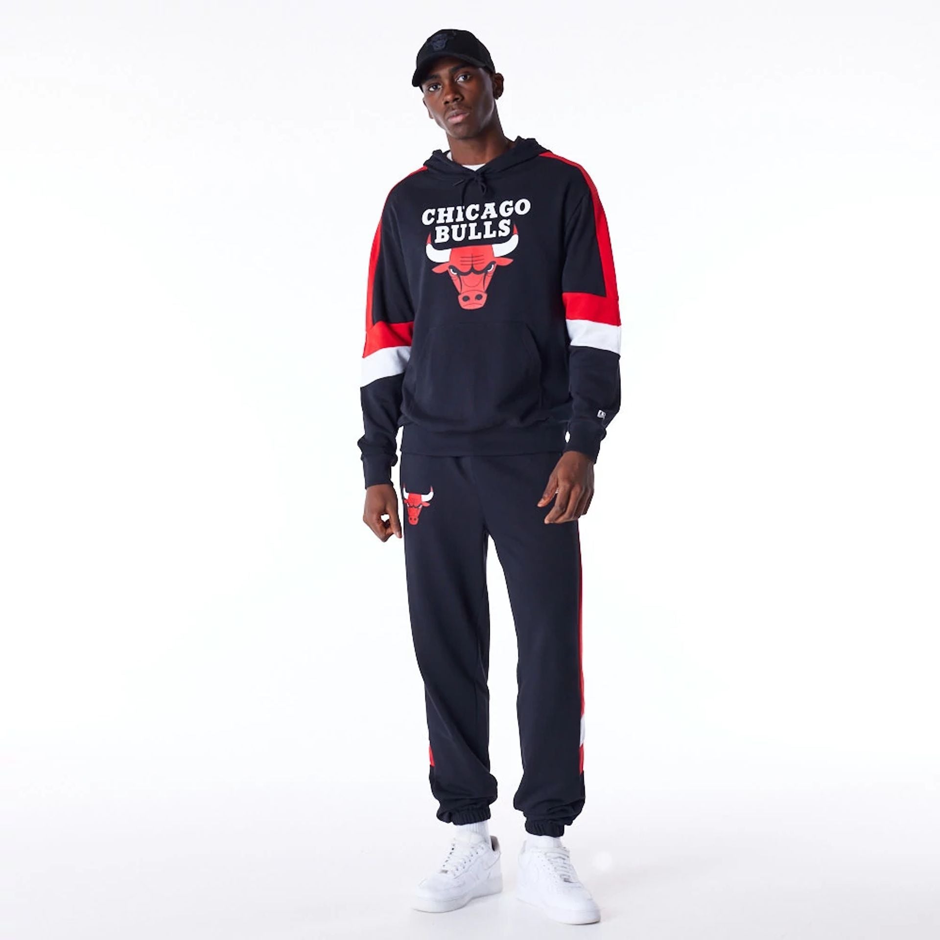 The Male model is wearing Chicago Bulls Colour Block Black Pullover Hoodie  1