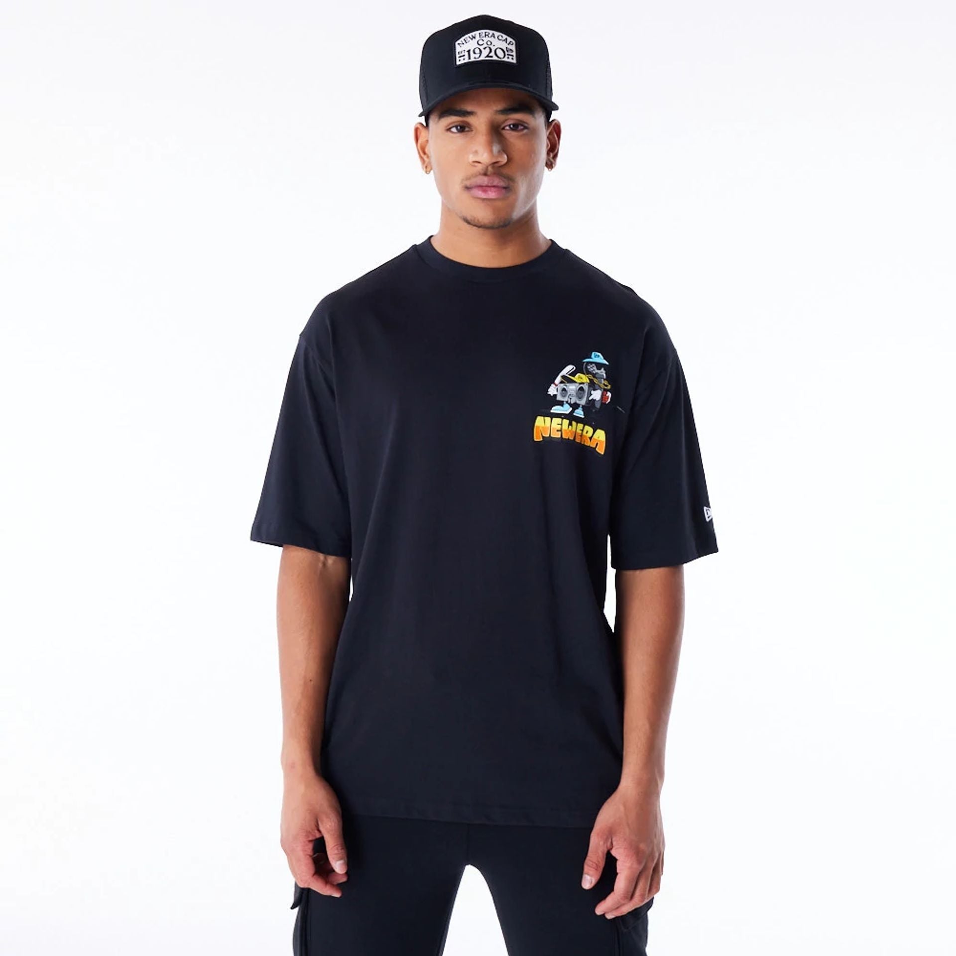 The Male model is wearing New Era Location Graphic New York Black Oversized T-Shirt 2