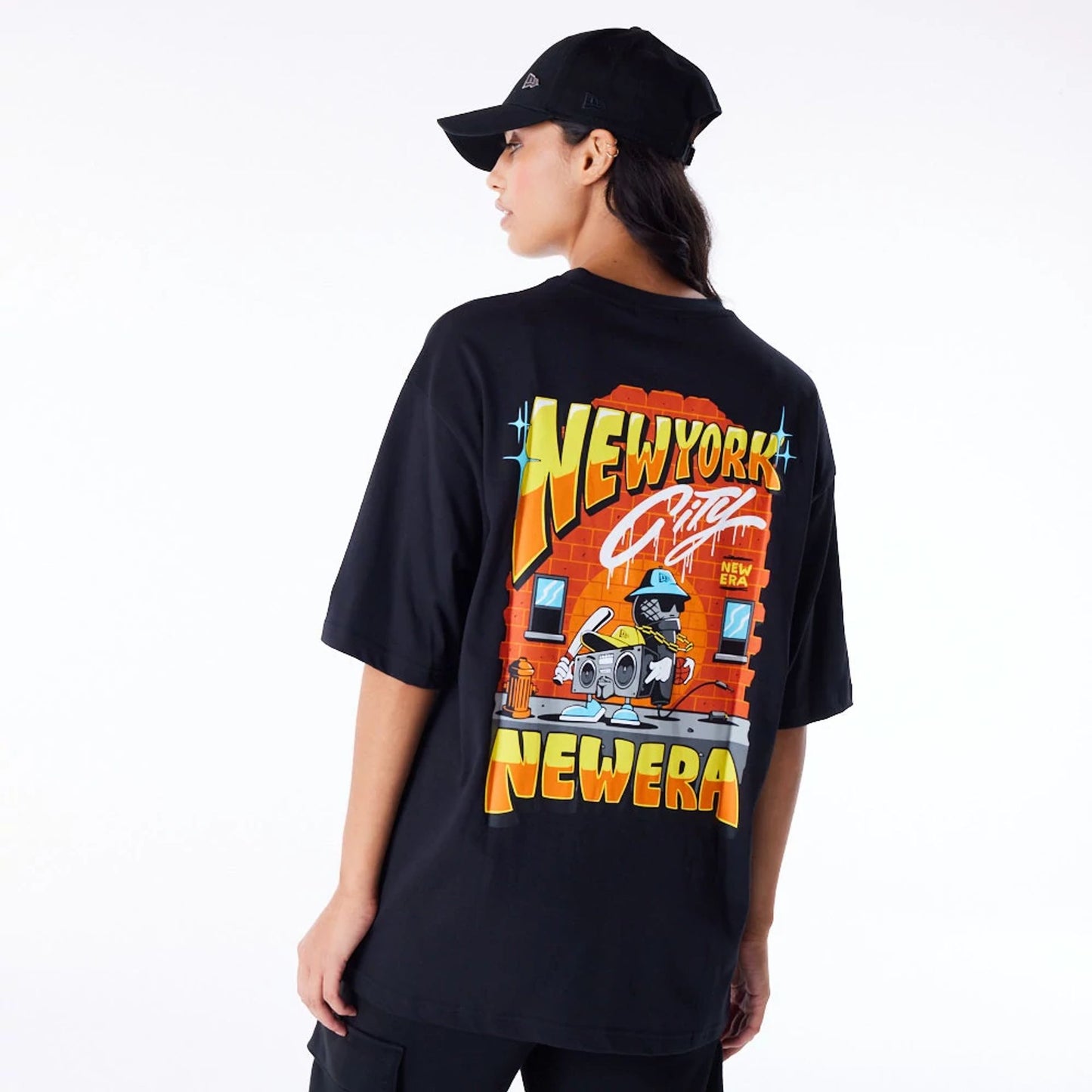 The Male model is wearing New Era Location Graphic New York Black Oversized T-Shirt 3