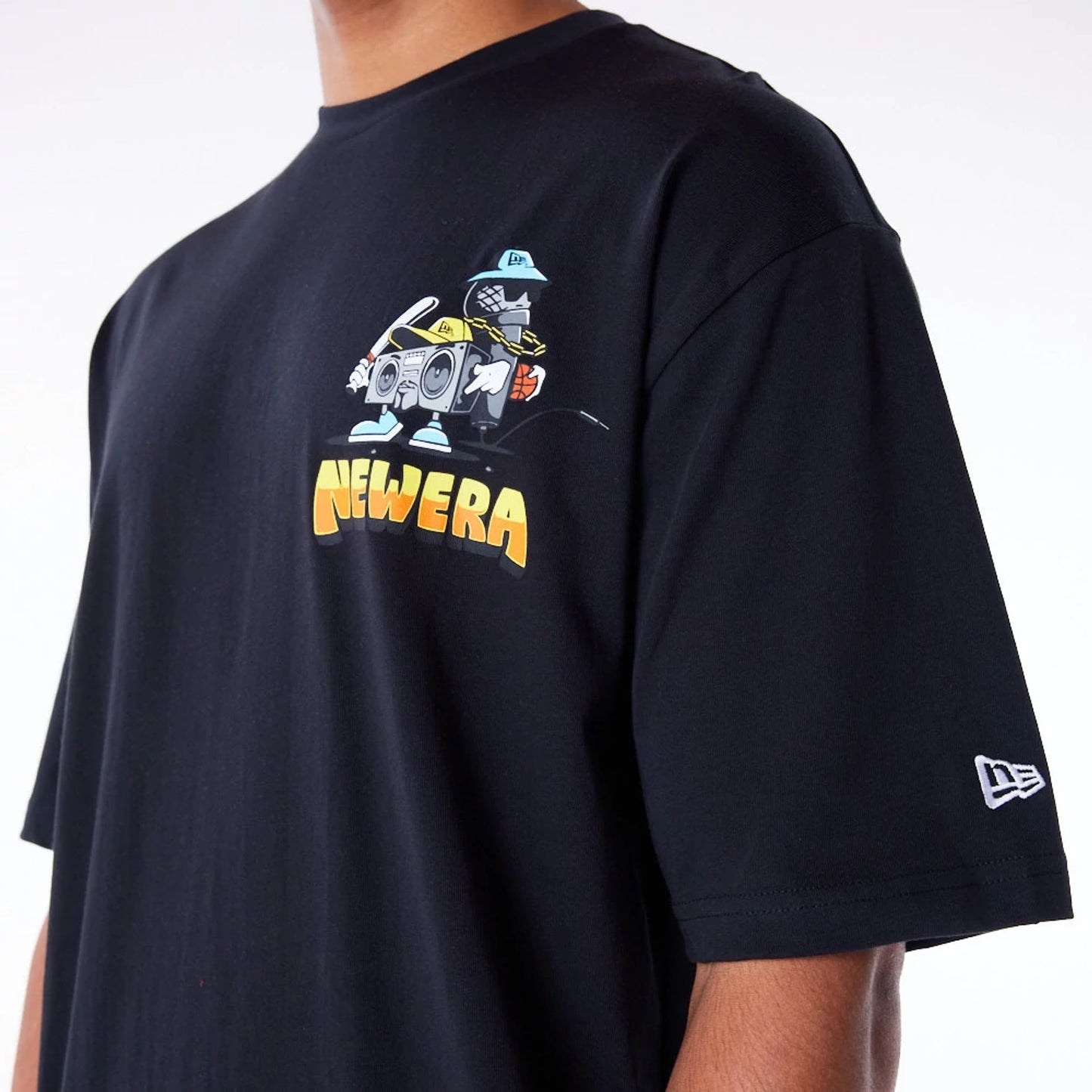 The Male model is wearing New Era Location Graphic New York Black Oversized T-Shirt 4