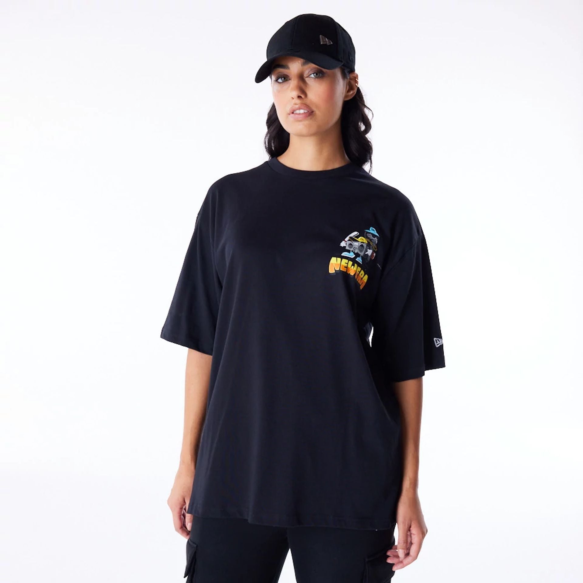 The Male model is wearing New Era Location Graphic New York Black Oversized T-Shirt 7