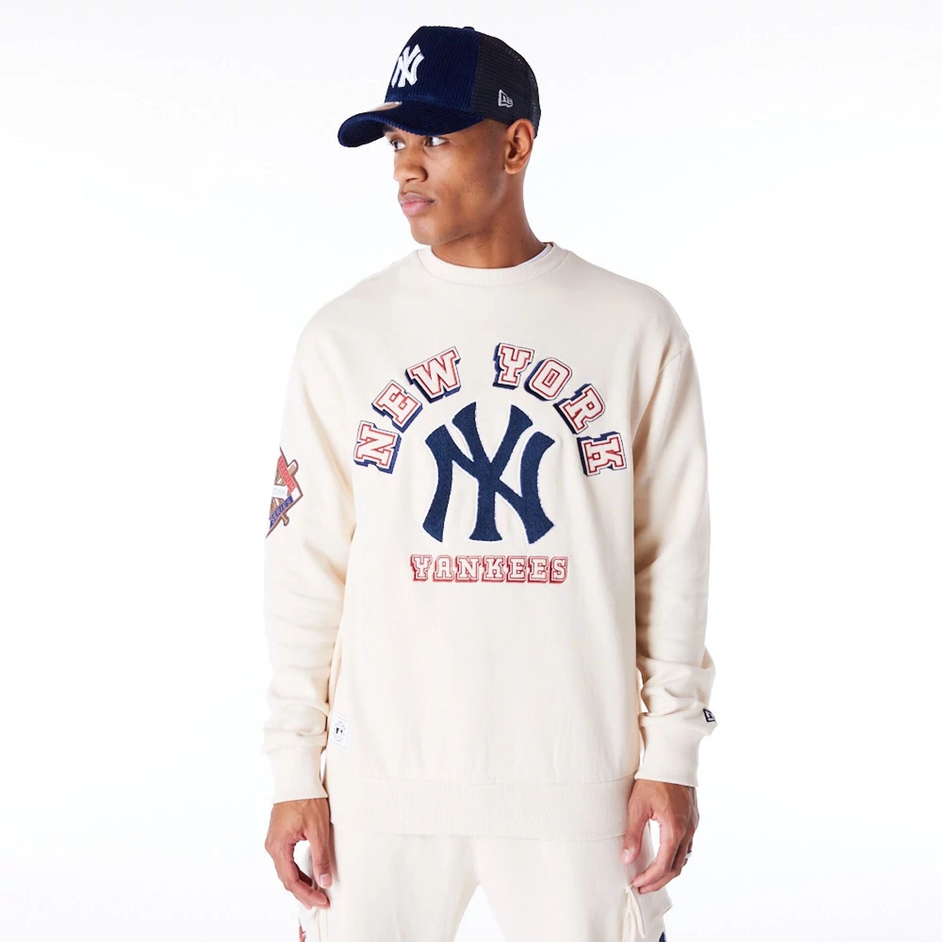 The Male model is wearing New York Yankees World Series Light Beige Oversized Fleece Top  1