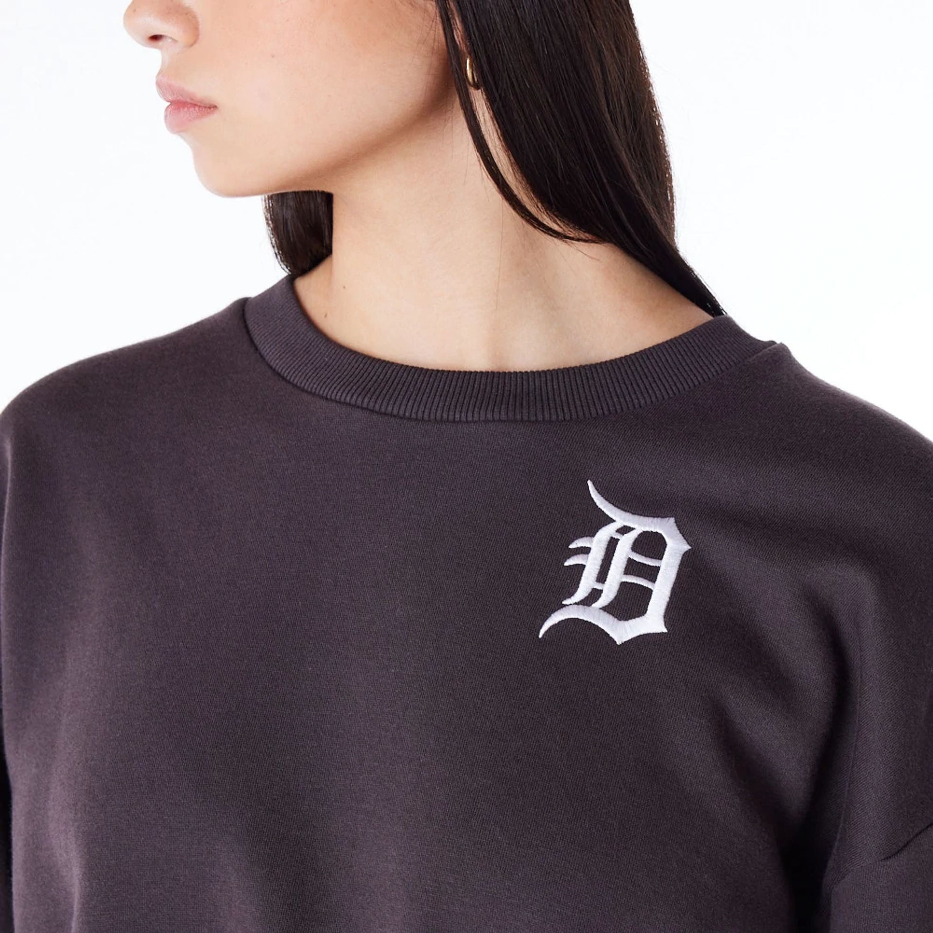 The Female model is wearing Detroit Tigers Womens MLB League Essential Dark Brown Crop Crew Neck Sweatshirt 7