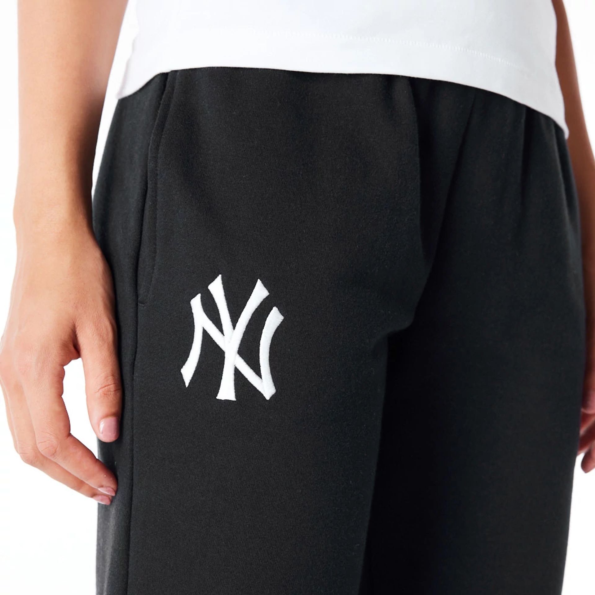 The Female model is wearing New York Yankees Womens MLB League Essential Black Fleece Joggers 3