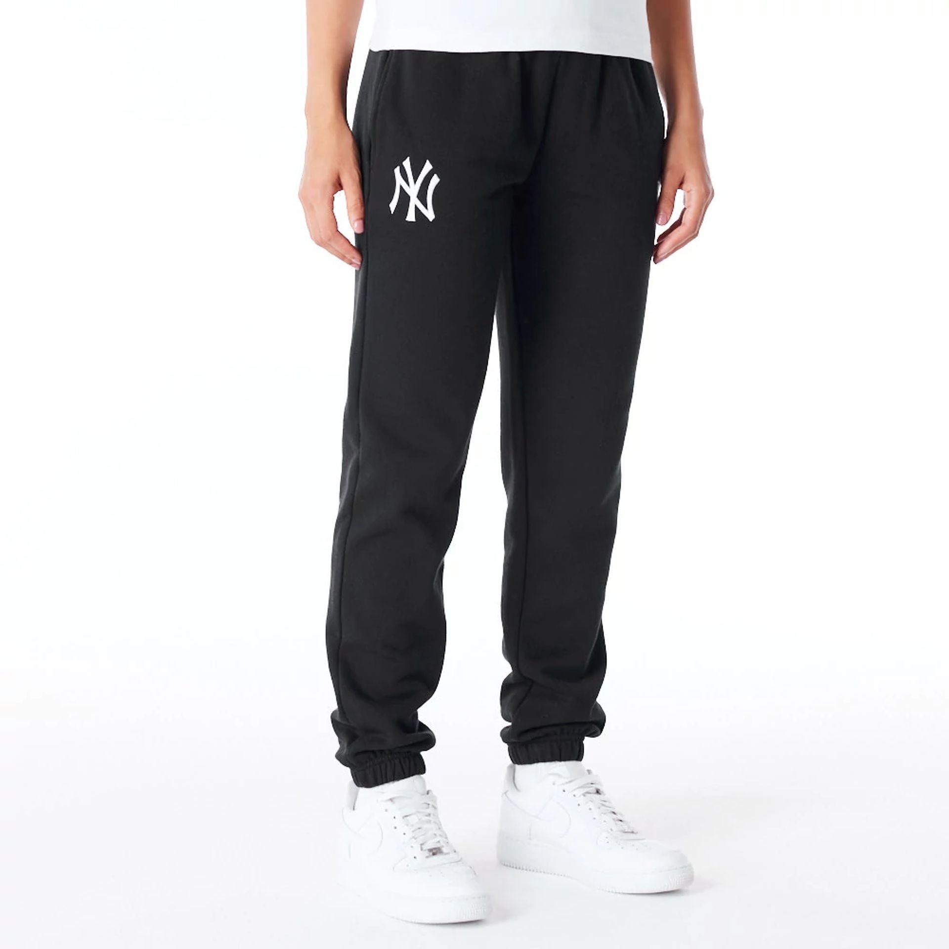 The Female model is wearing New York Yankees Womens MLB League Essential Black Fleece Joggers 1