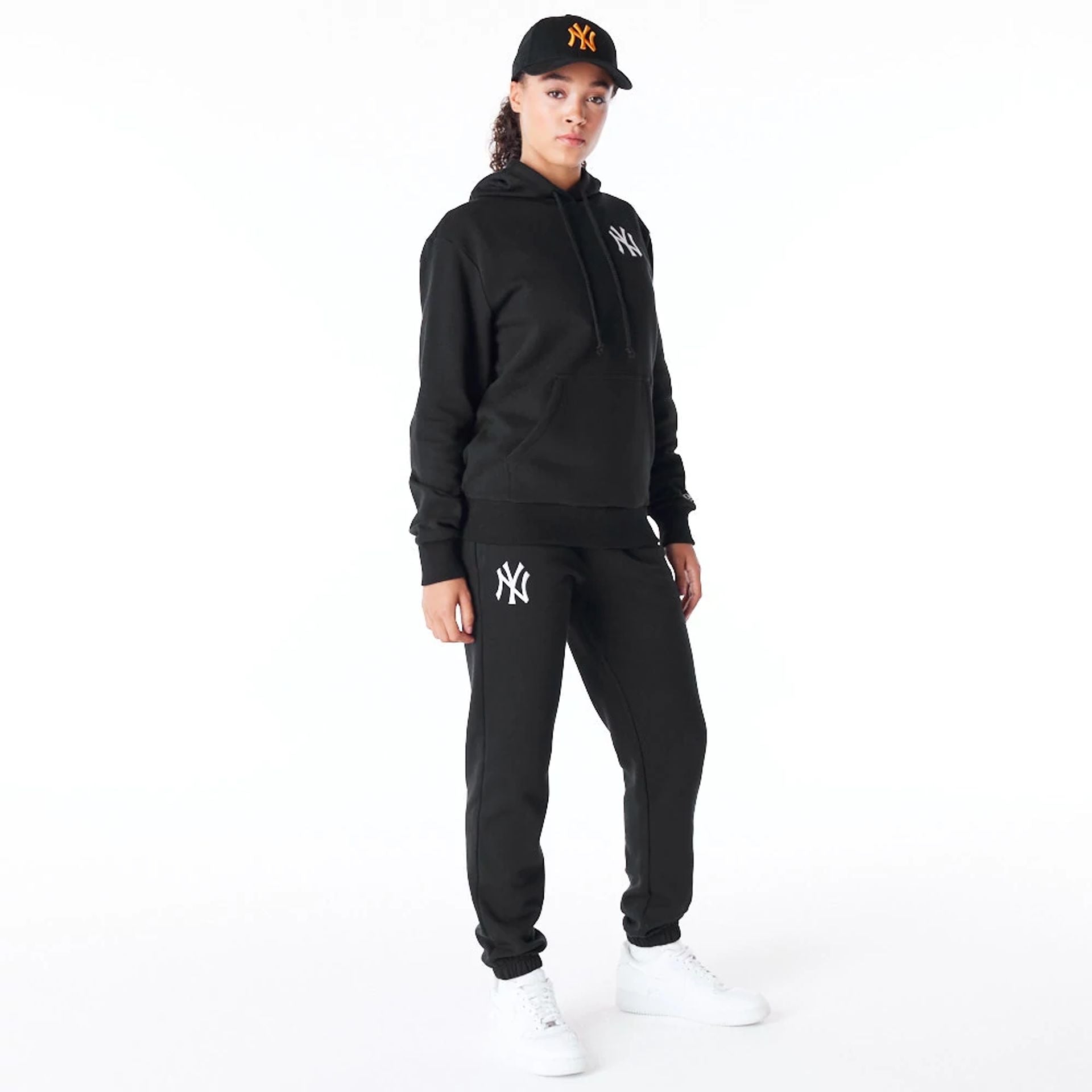 The Female model is wearing New York Yankees Womens MLB League Essential Black Fleece Joggers 2