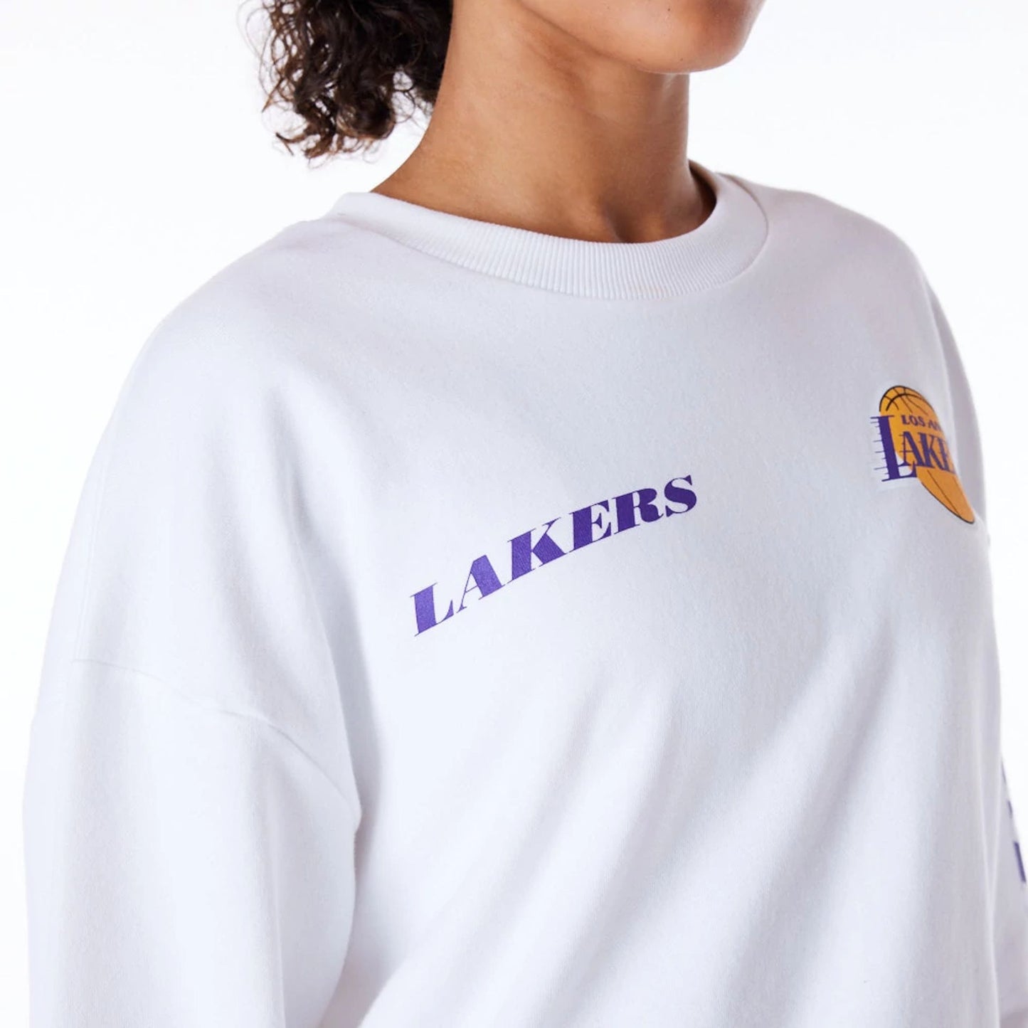 The Female model is wearing LA Lakers Womens NBA Wordmark White Crop Crew Neck Sweatshirt 4