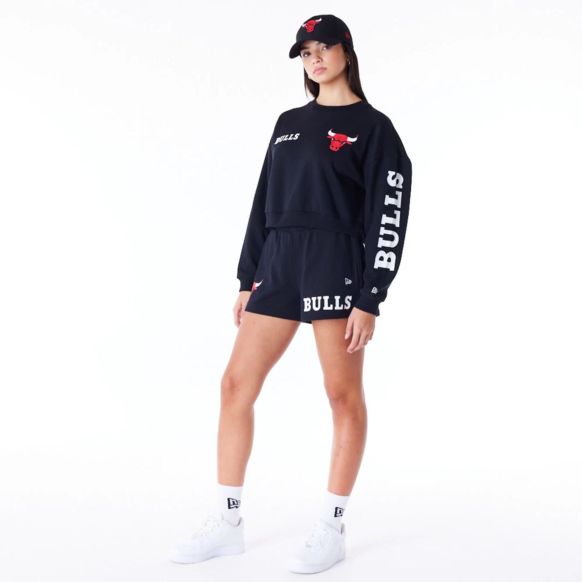 The Female model is wearing Chicago Bulls Womens NBA Wordmark Black Crop Crew Neck Sweatshirt 2