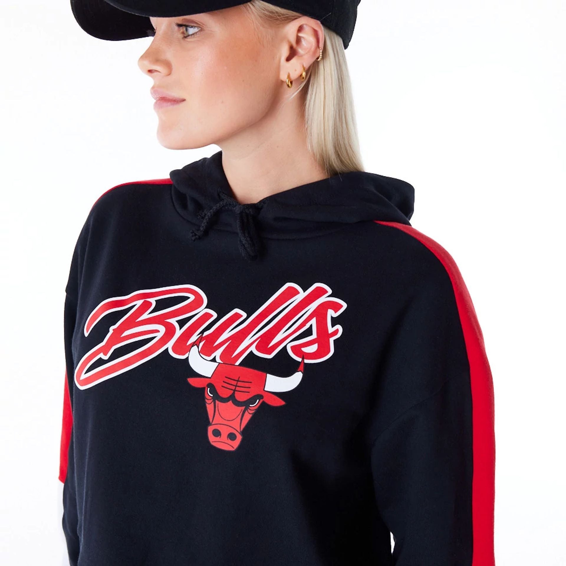 The Female model is wearing Chicago Bulls Womens NBA Colour Block Black Pullover Hoodie 2