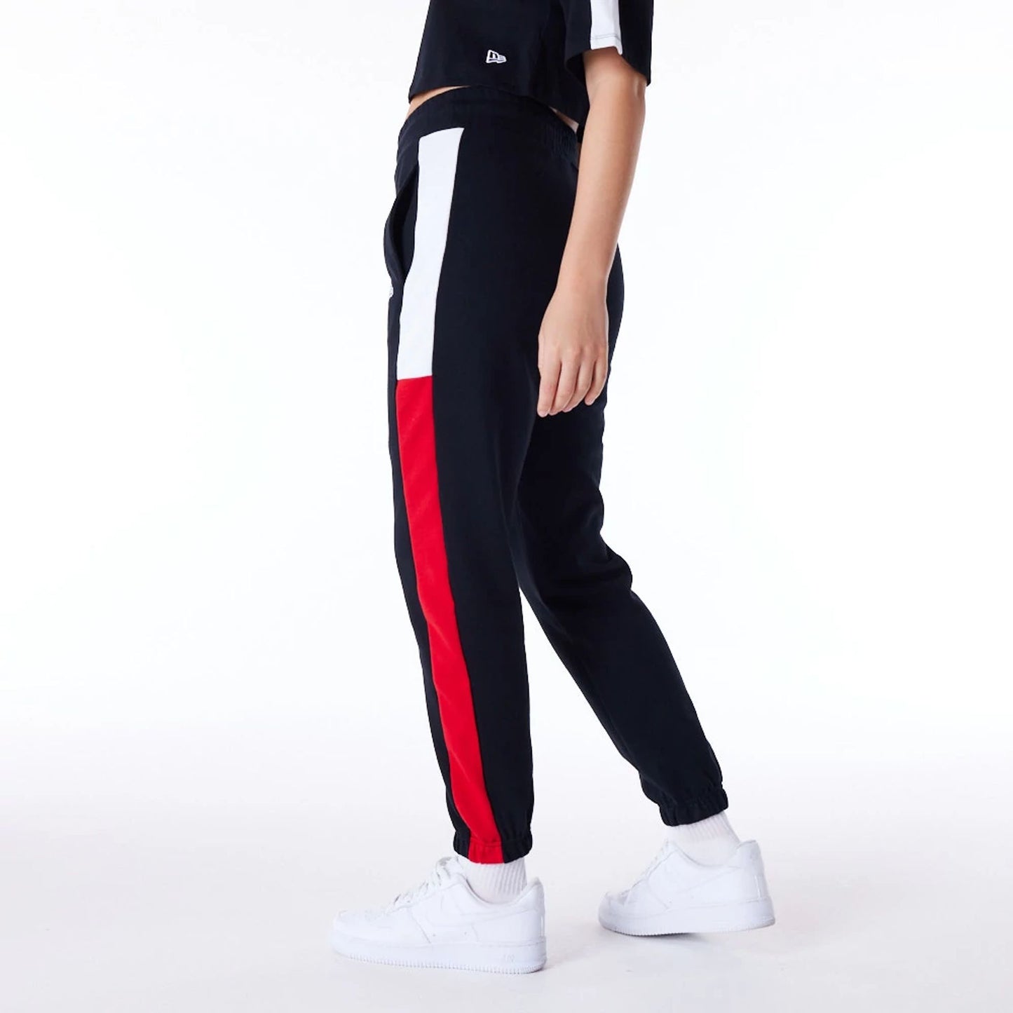 The Female model is wearing Chicago Bulls Womens NBA Colour Block Black Fleece Joggers 4