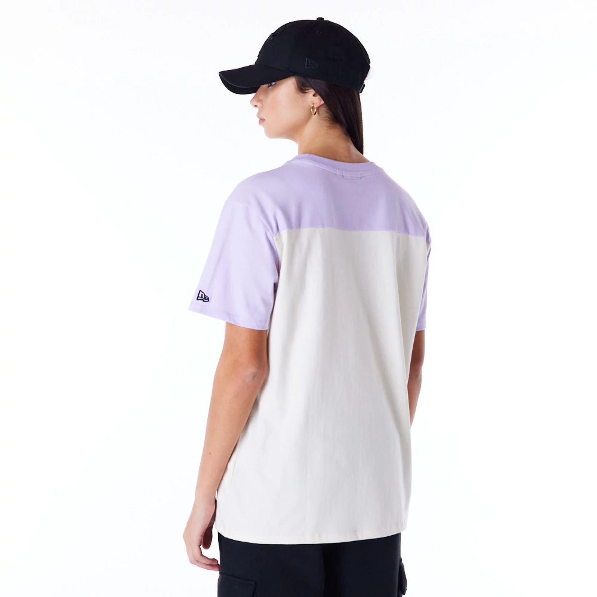 The Female model is wearing Chicago Bulls Womens NBA Pastel Purple Oversized T-Shirt 4