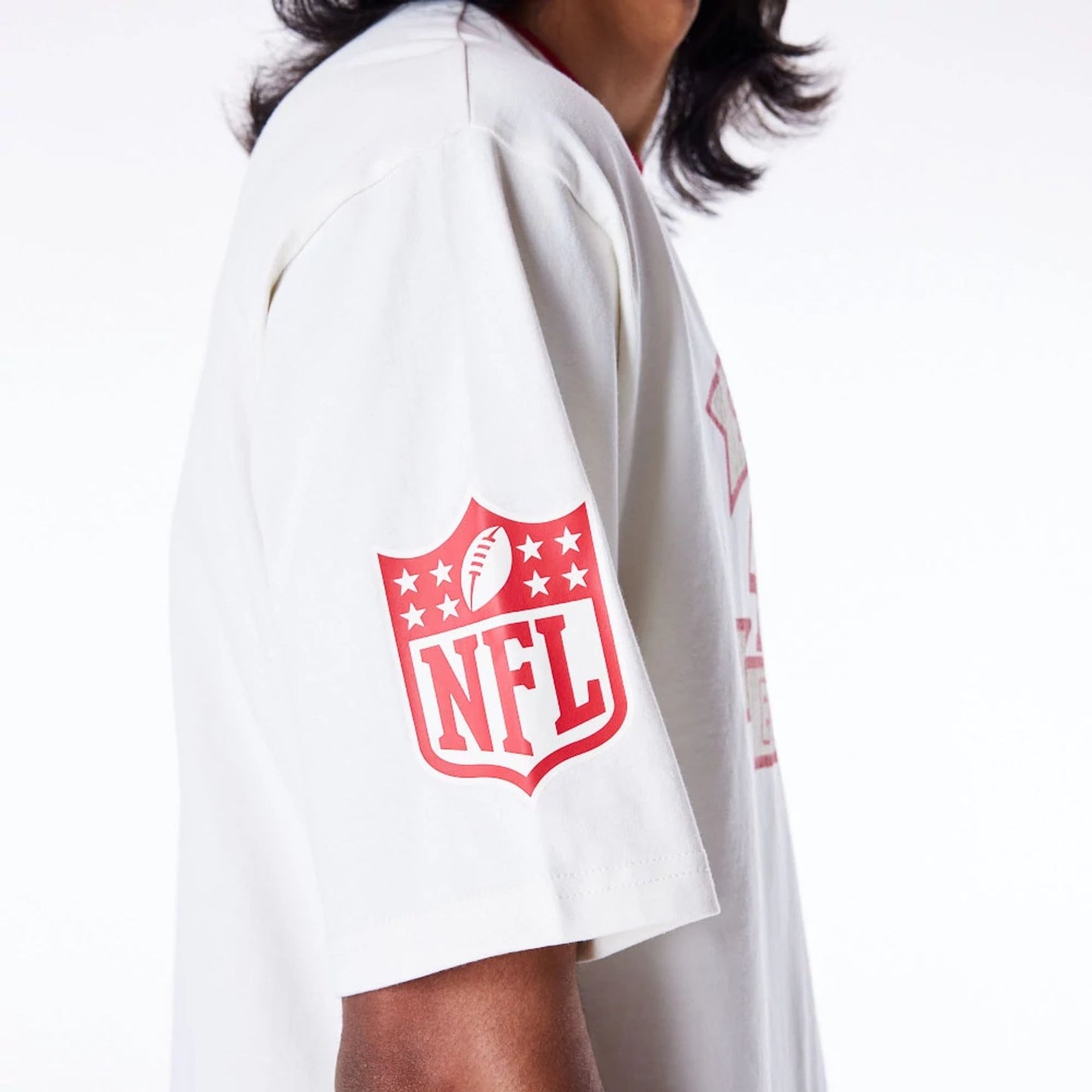 The Male model is wearing San Francisco 49ers NFL Graphic Open White Oversized T-Shirt 6