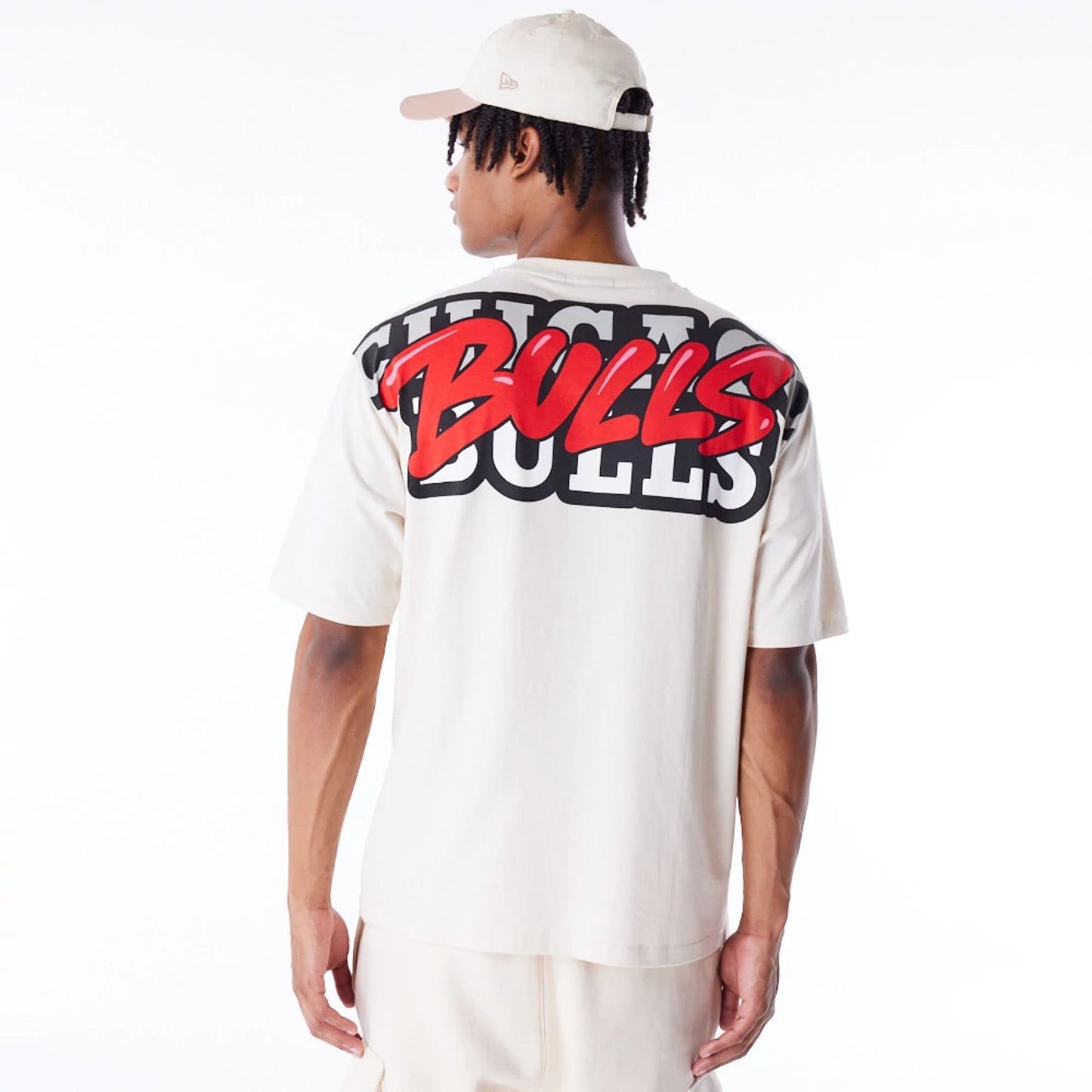 The Male model is wearing Chicago Bulls NBA Wordmark Stone Oversized T-Shirt 2