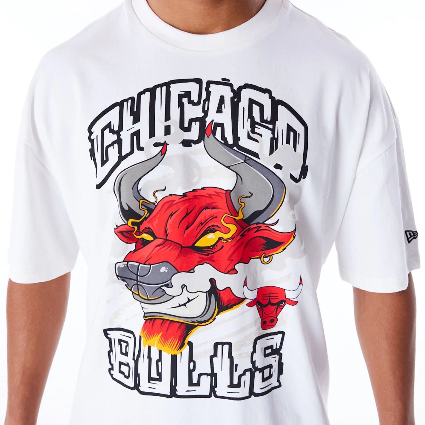 The Male model is wearing Chicago Bulls Graphic White Drop Shoulder T-Shirt 2