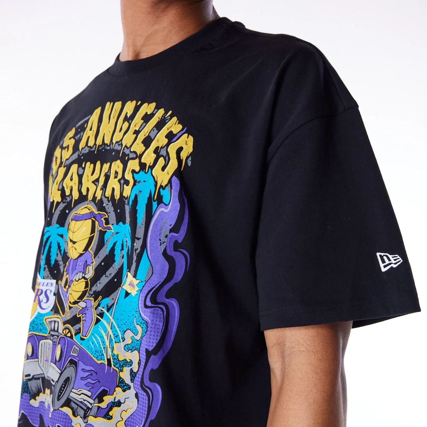 The Male model is wearing LA Lakers Graphic Black Drop Shoulder T-Shirt 6