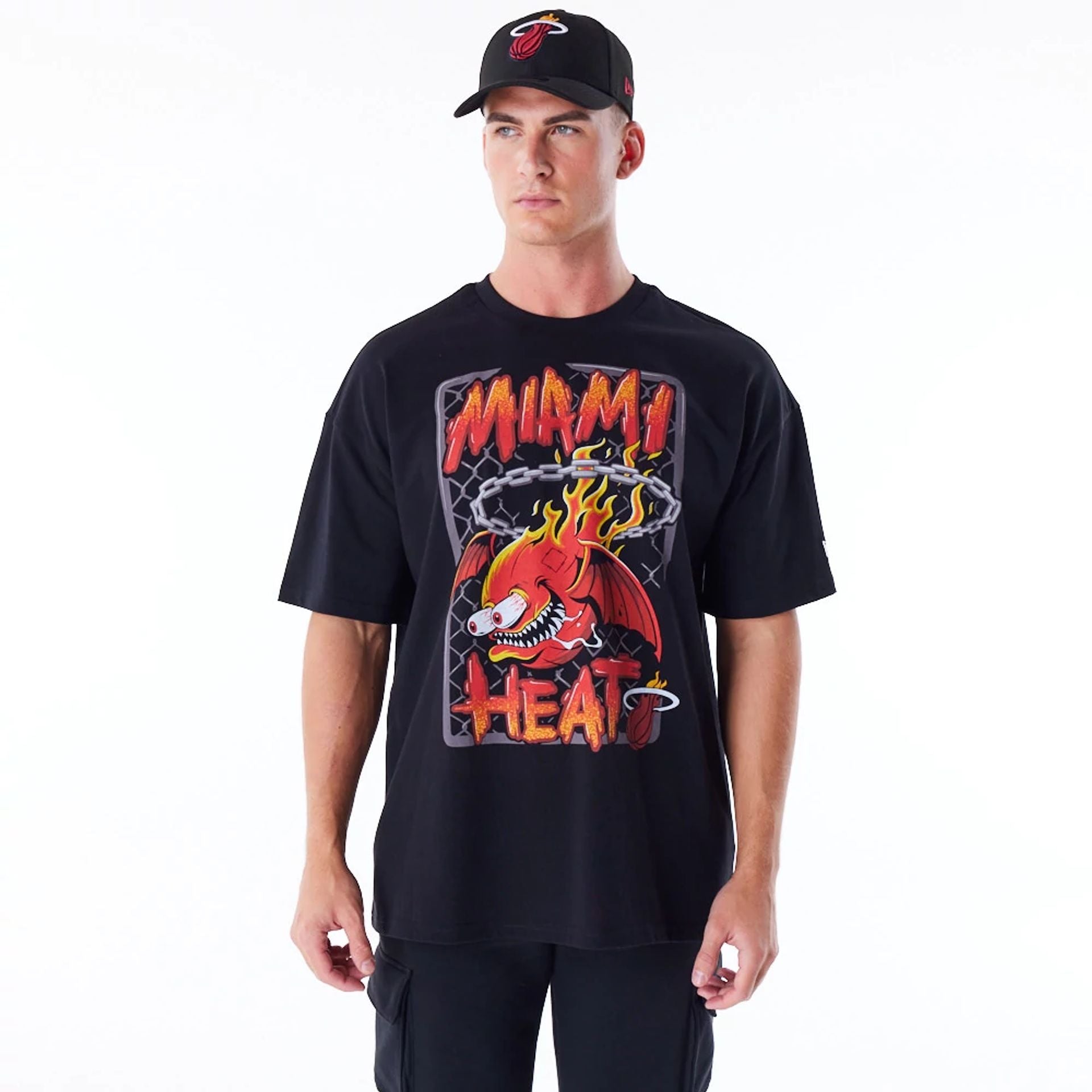 The Male model is wearing Miami Heat Graphic Black Drop Shoulder T-Shirt 5